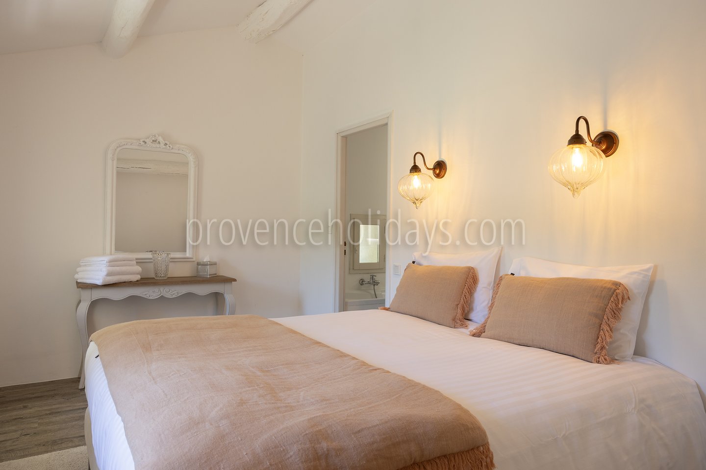 32 - Mas du Carlet: Villa: Bedroom