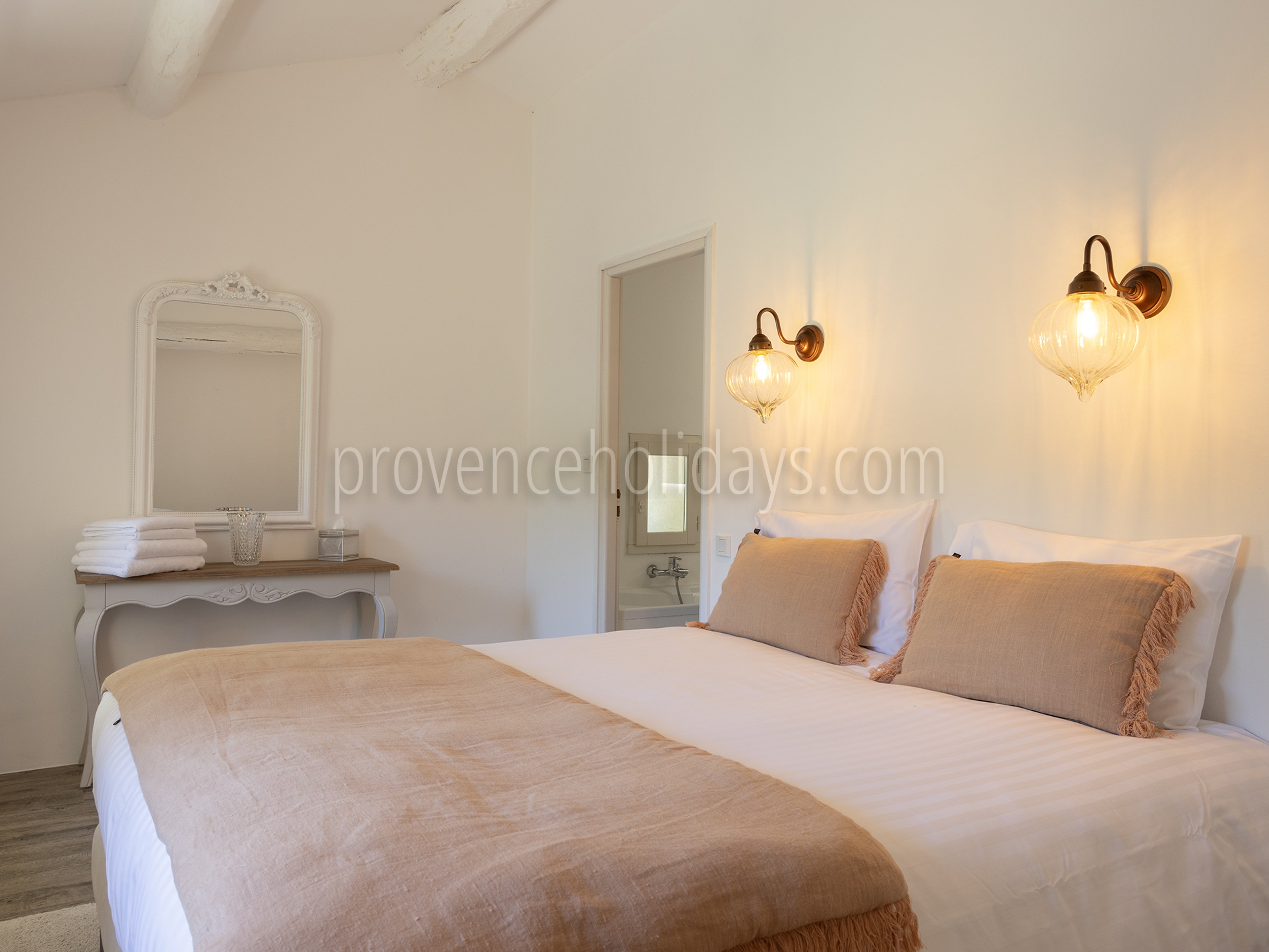 32 - Mas du Carlet: Villa: Bedroom