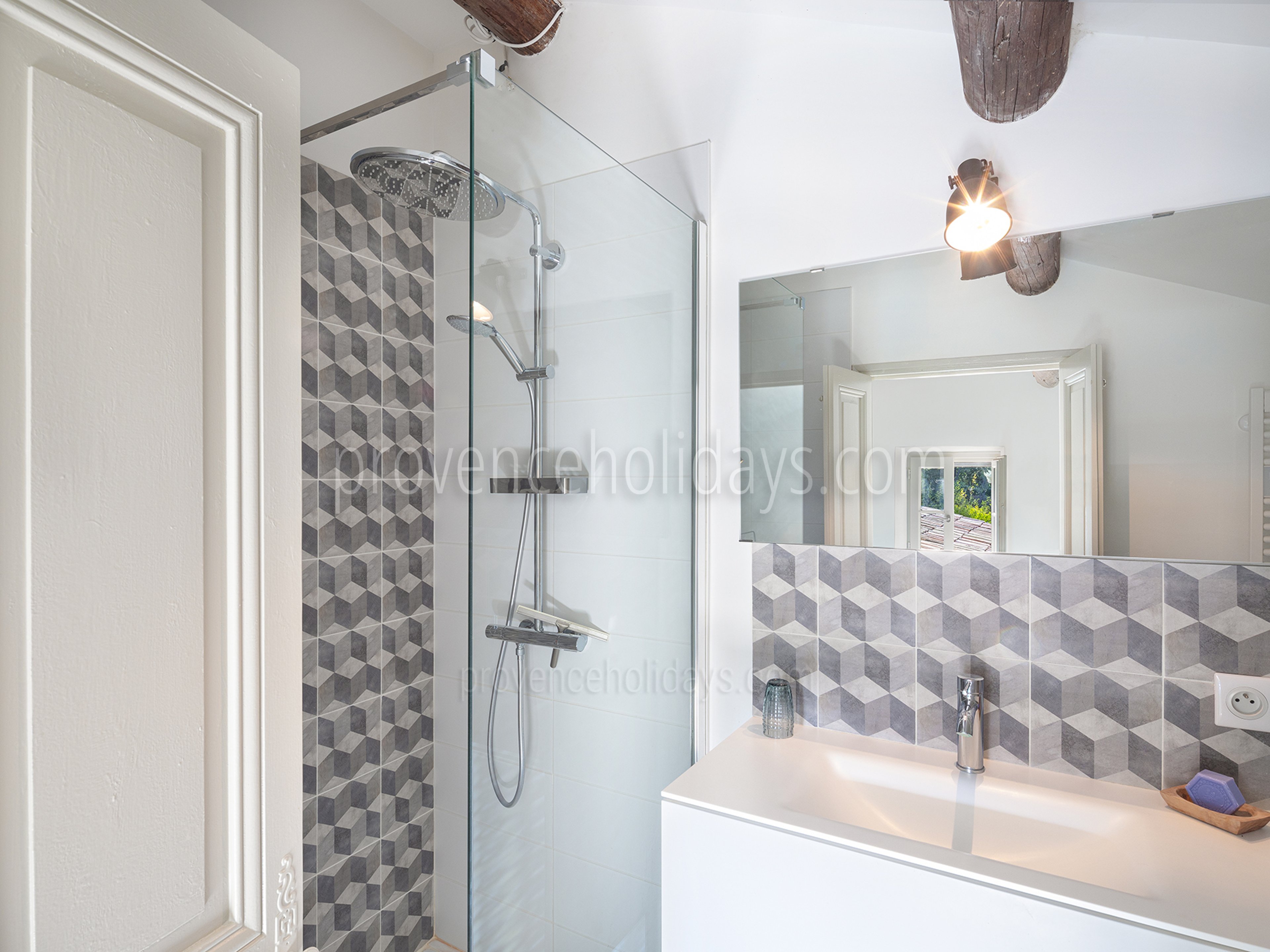 27 - Mas des Ocres: Villa: Bathroom