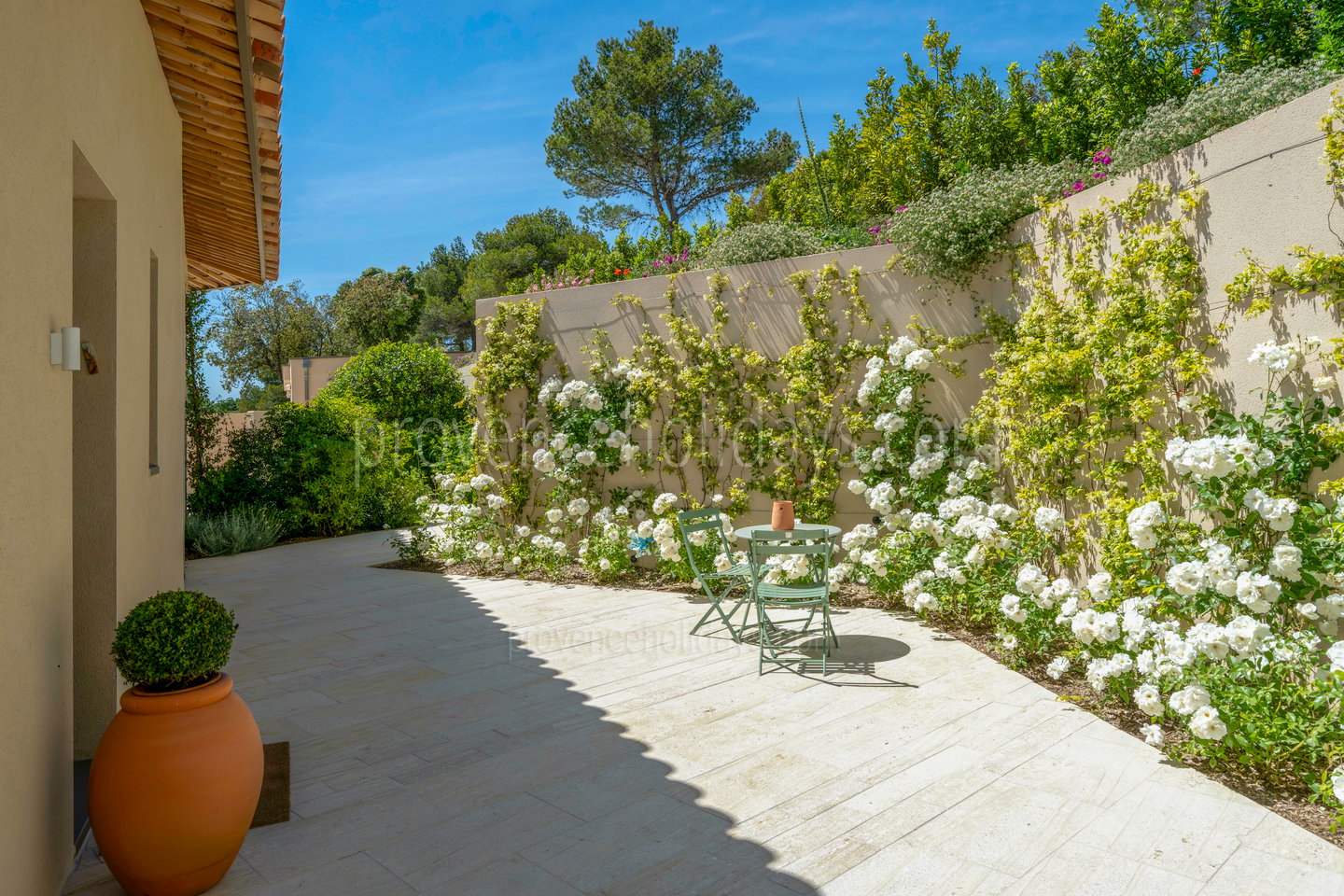 32 - Eden-en-Provence: Villa: Exterior