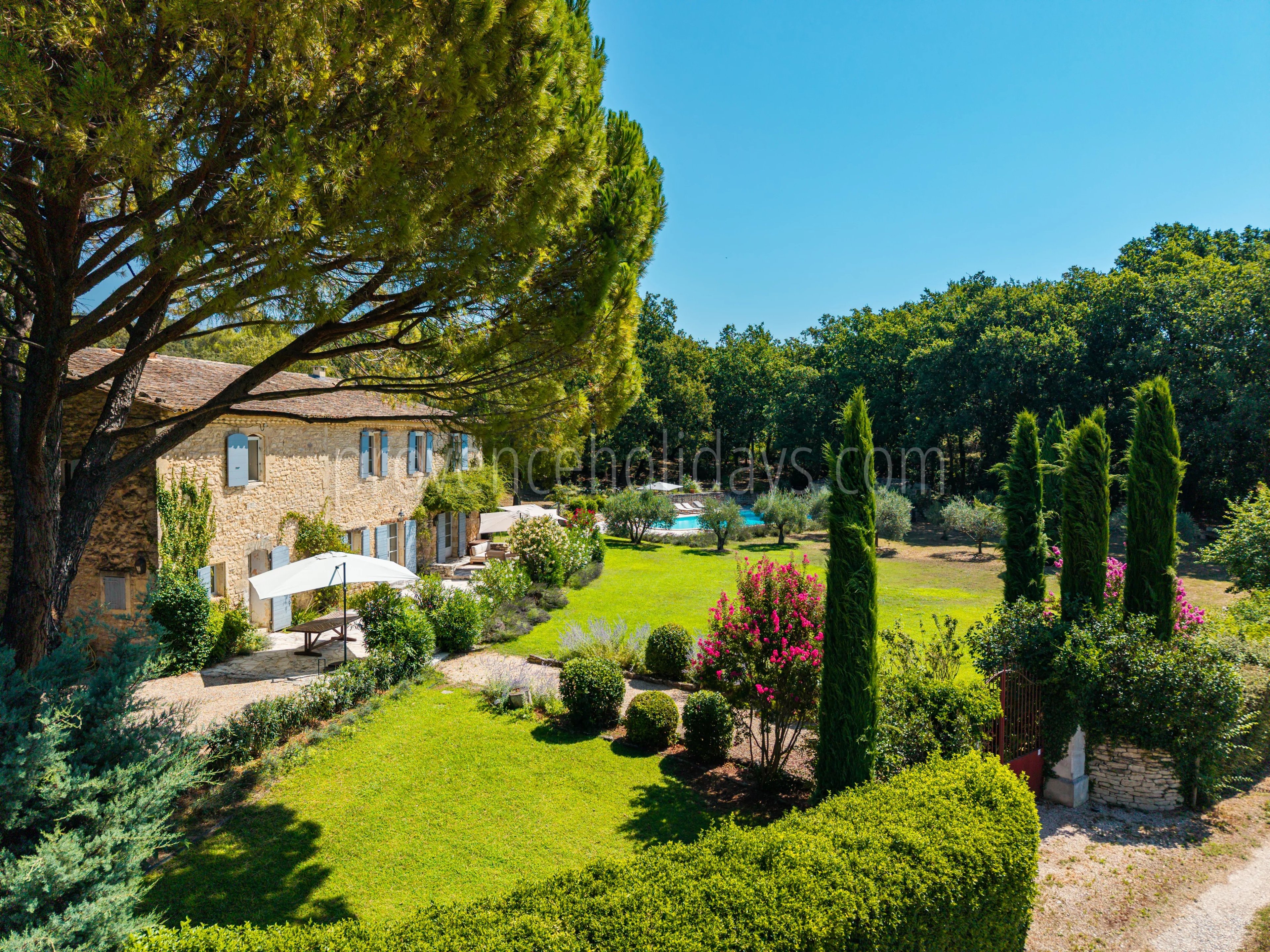 19 - Provençal mas in Ménerbes: Villa: Exterior