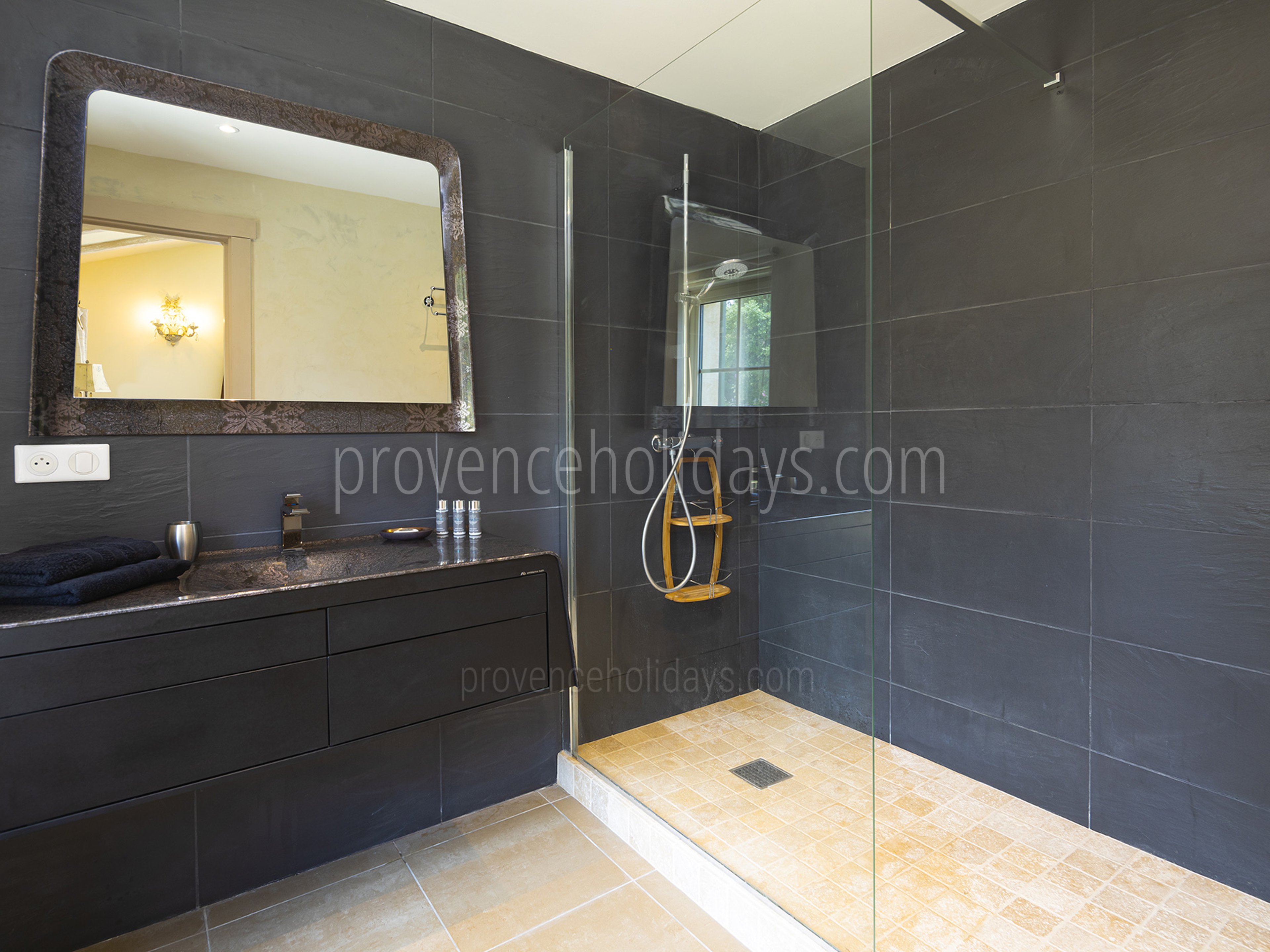 30 - Le Mas de la Cabro: Villa: Bathroom