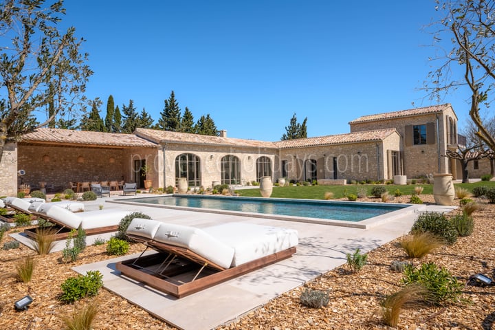 Exceptional property in the heart of Saint-Rémy with swimming pool and panoramic view