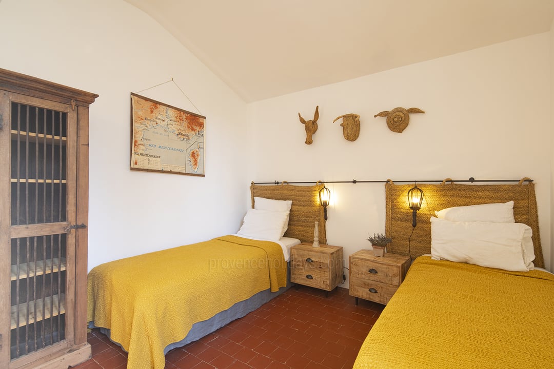 32 - Bastide de Goult: Villa: Bedroom