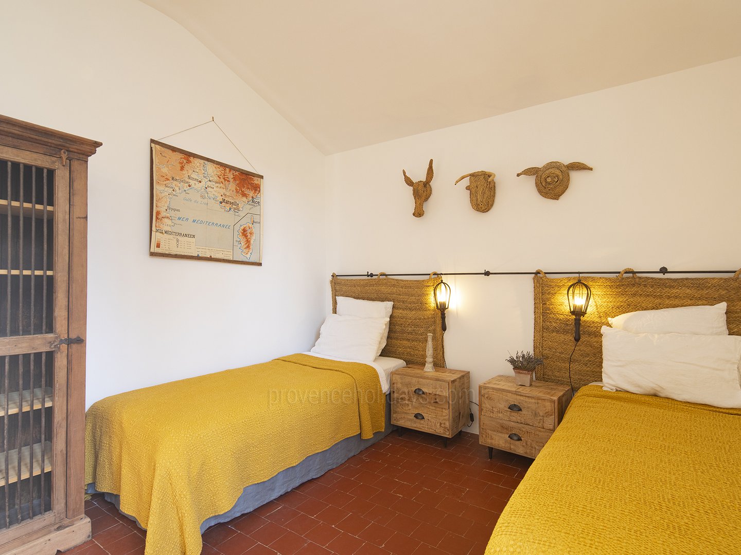32 - Bastide de Goult: Villa: Bedroom