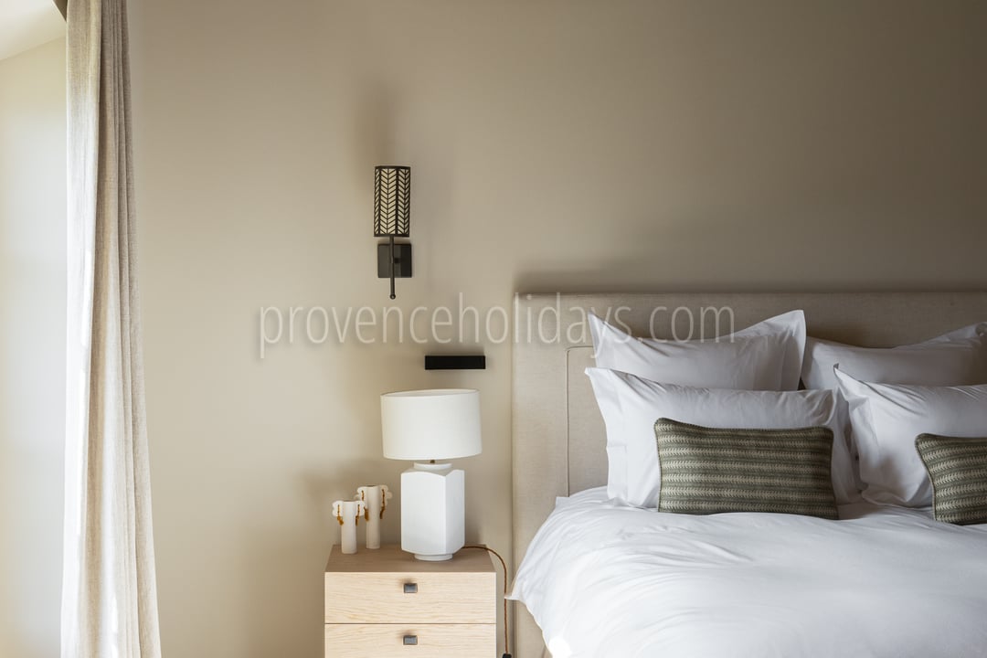 42 - Mas Chabaud: Villa: Bedroom