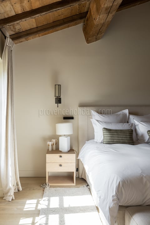 42 - Mas Chabaud: Villa: Bedroom