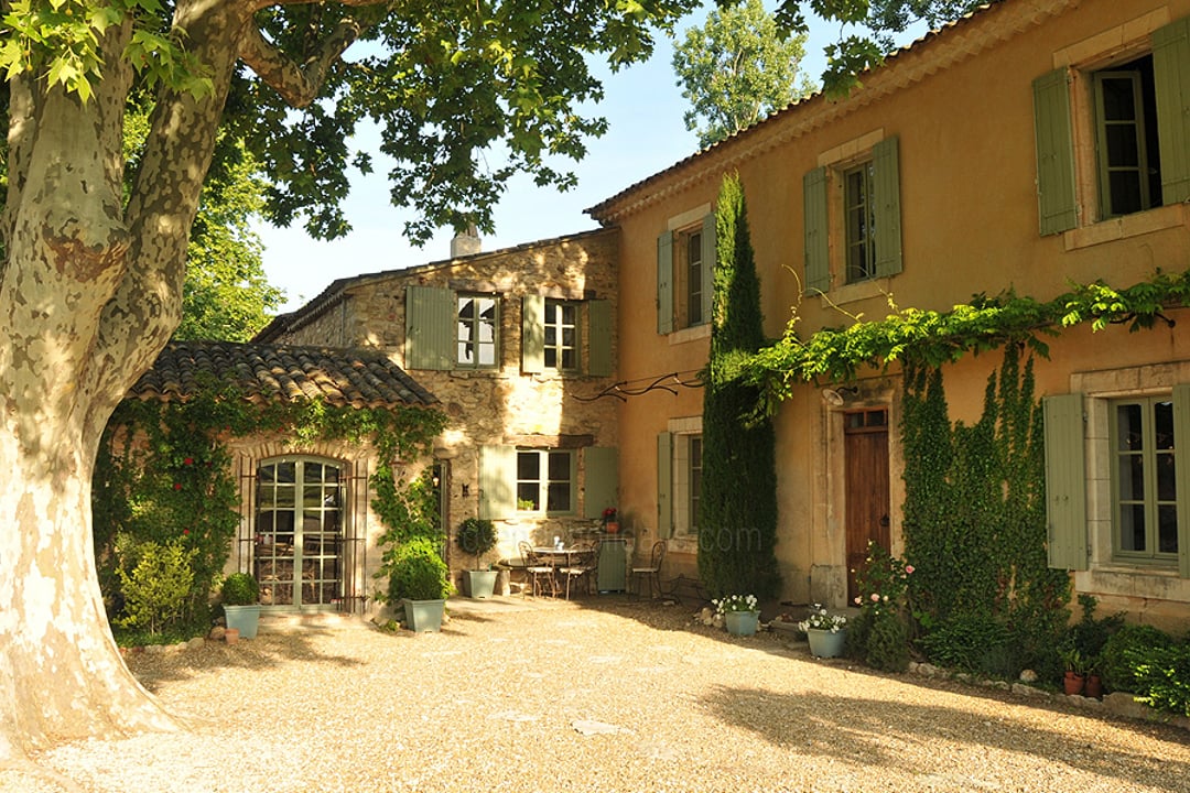 Hervorragendes Ferienhaus mit Poolhaus in Bonnieux