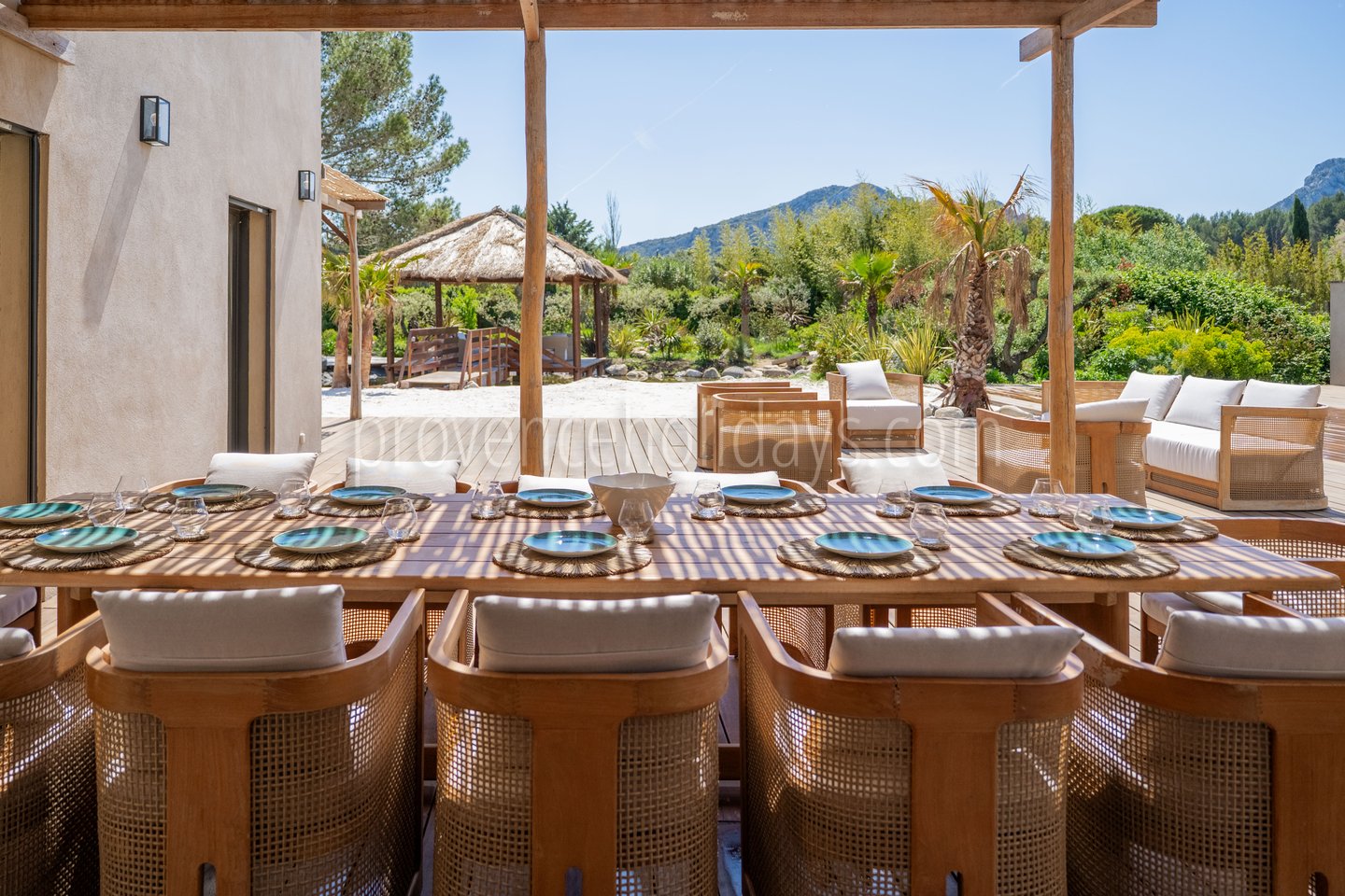 20 - Les Jardins des Alpilles: Villa: Exterior
