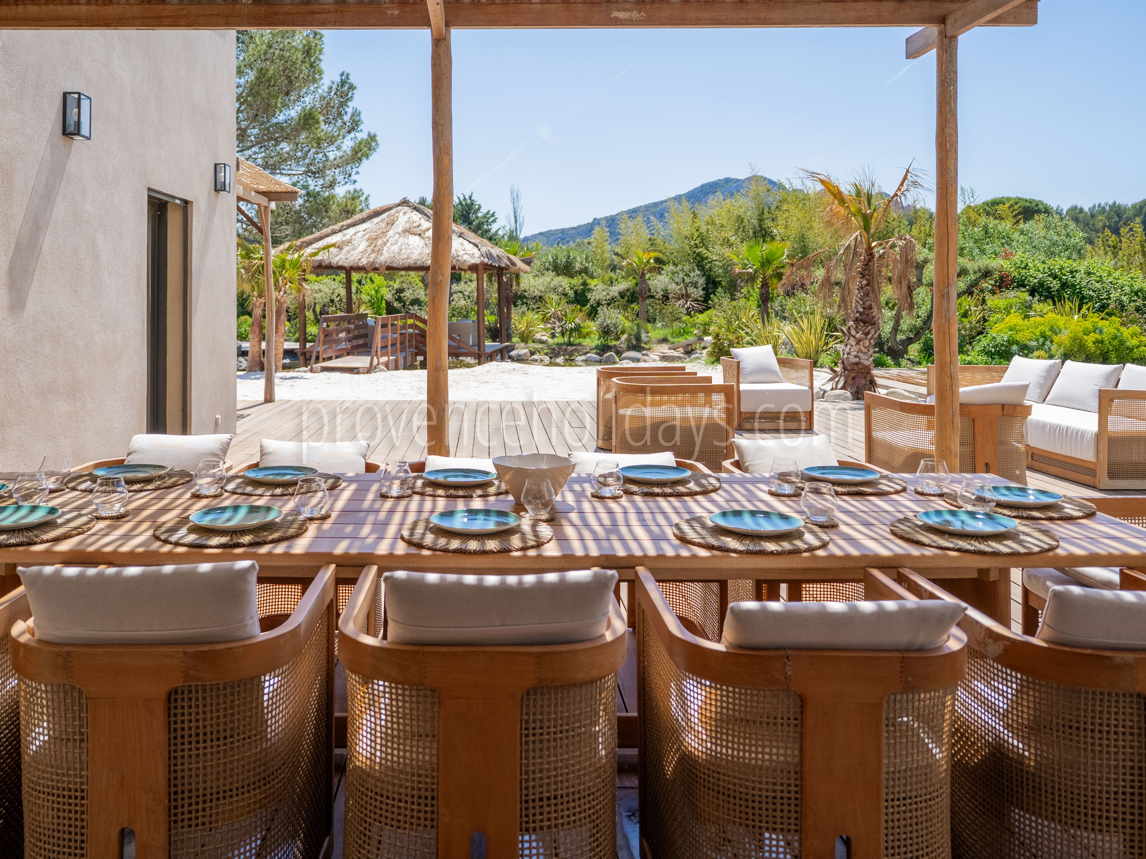 20 - Les Jardins des Alpilles: Villa: Exterior