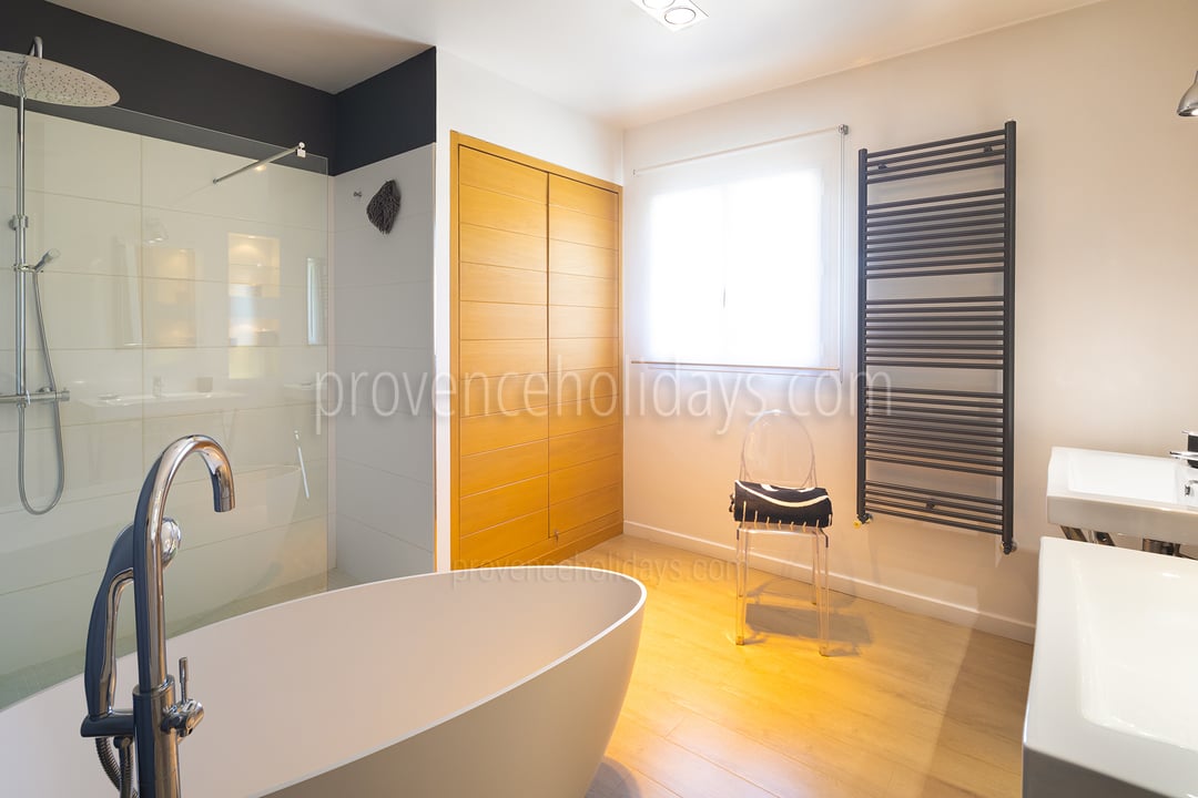 15 - Chez Sarah: Villa: Bathroom