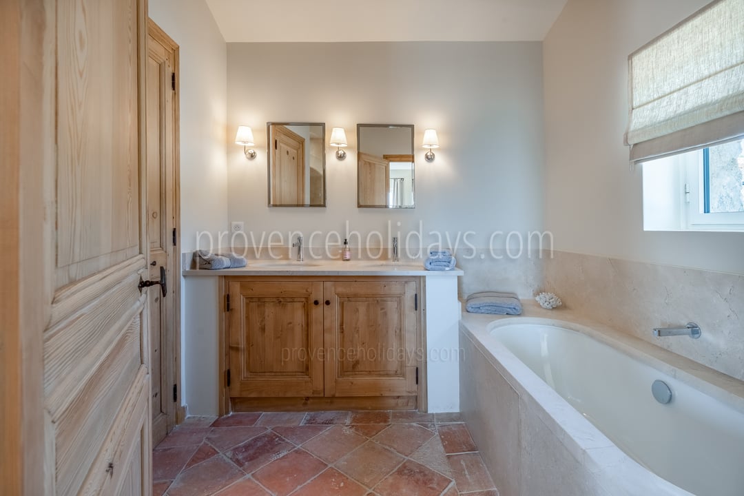 46 - Mas de Charline: Villa: Bathroom