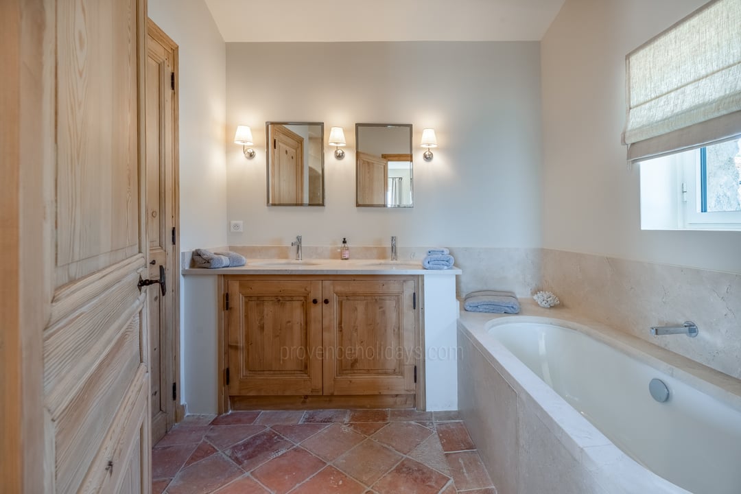 22 - Mas de Charline: Villa: Bathroom