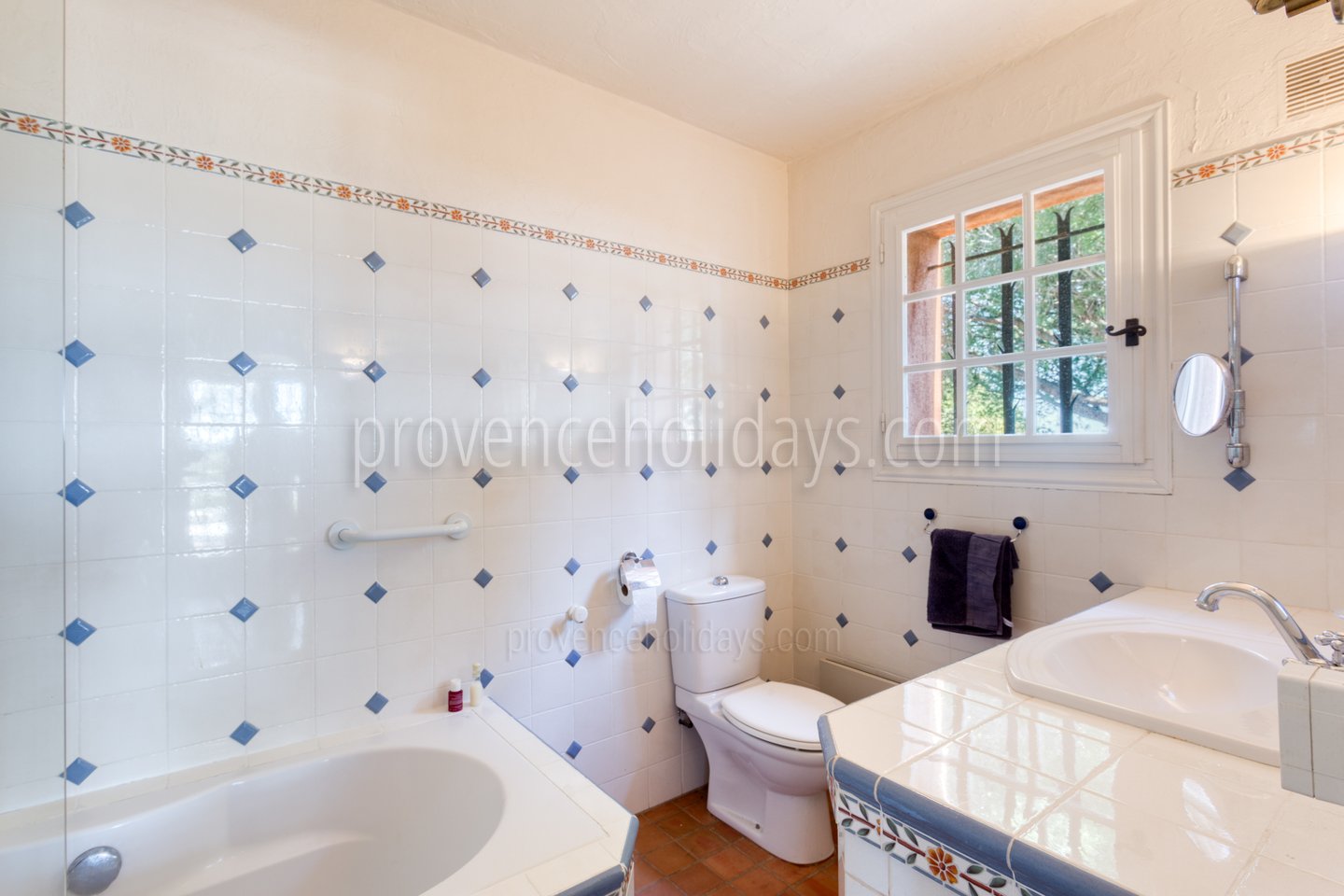 14 - Villa Nartelle: Villa: Bathroom