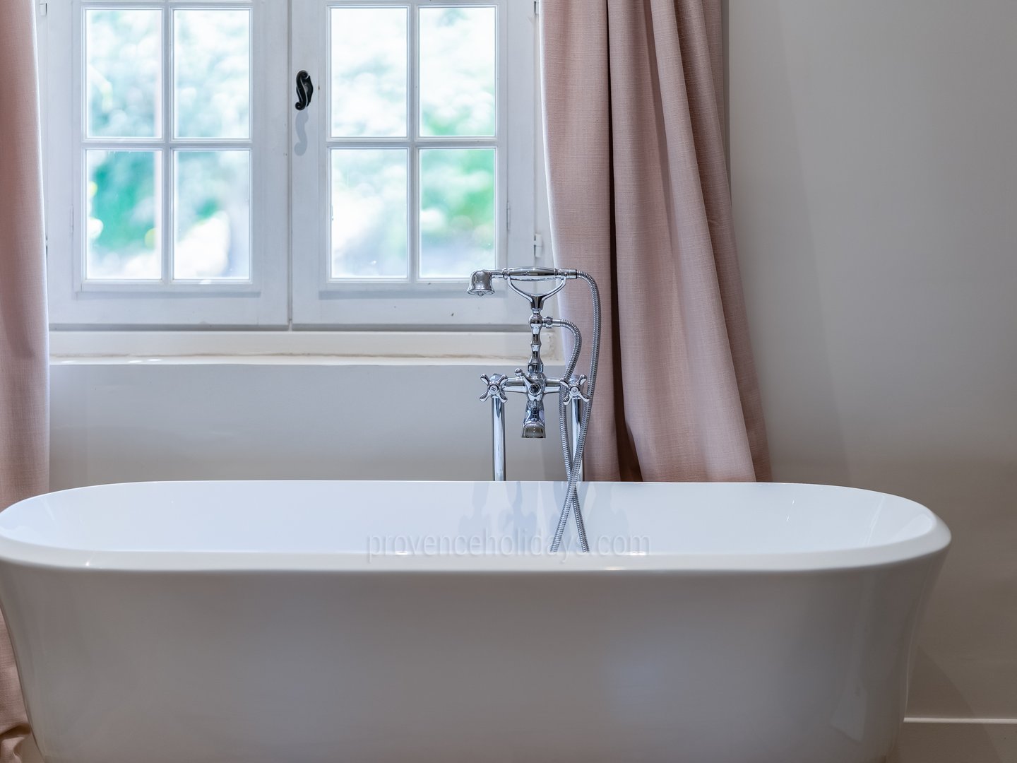 24 - Le Mas des Figues: Villa: Bathroom