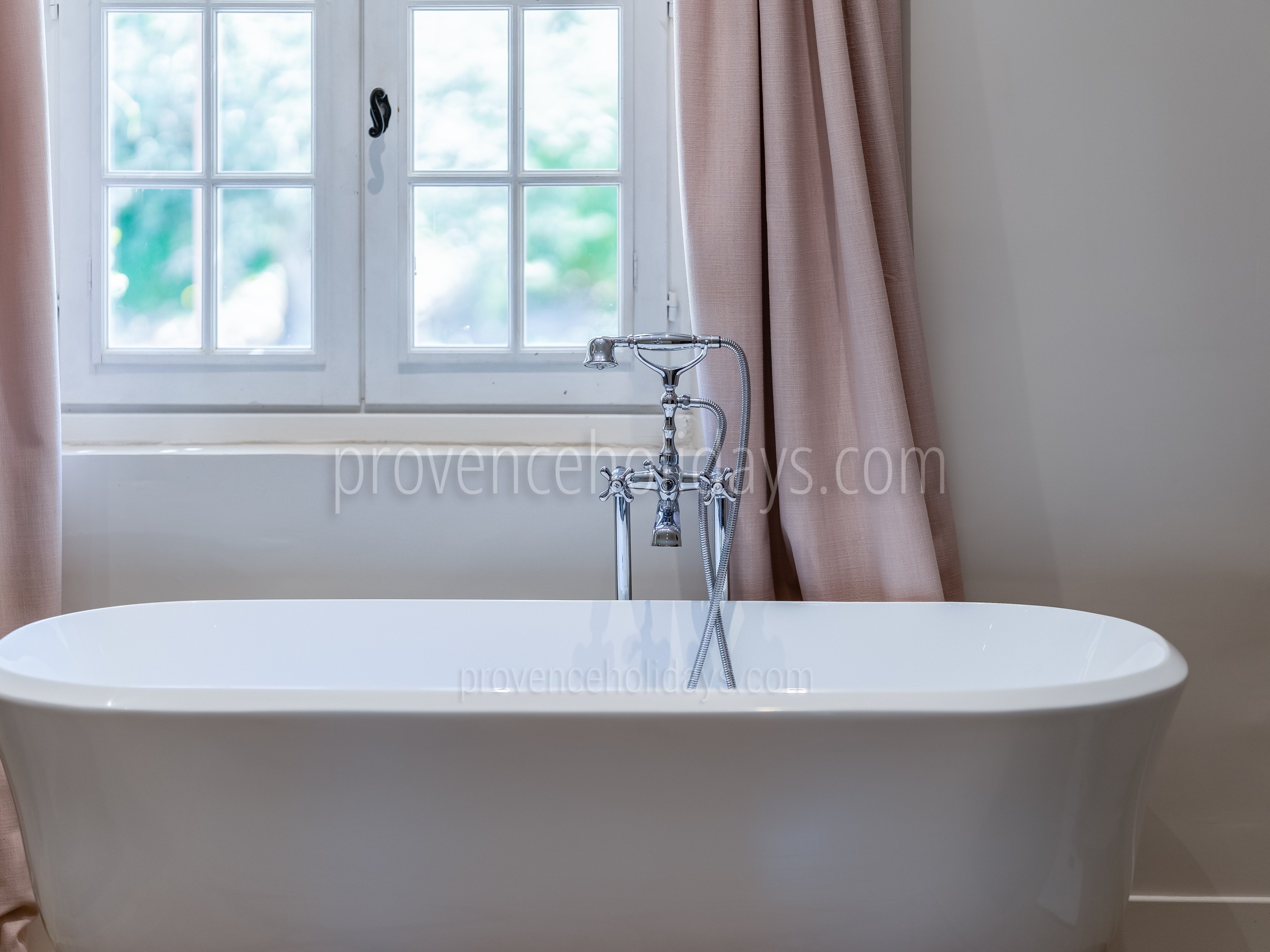 28 - Le Mas des Figues: Villa: Bathroom