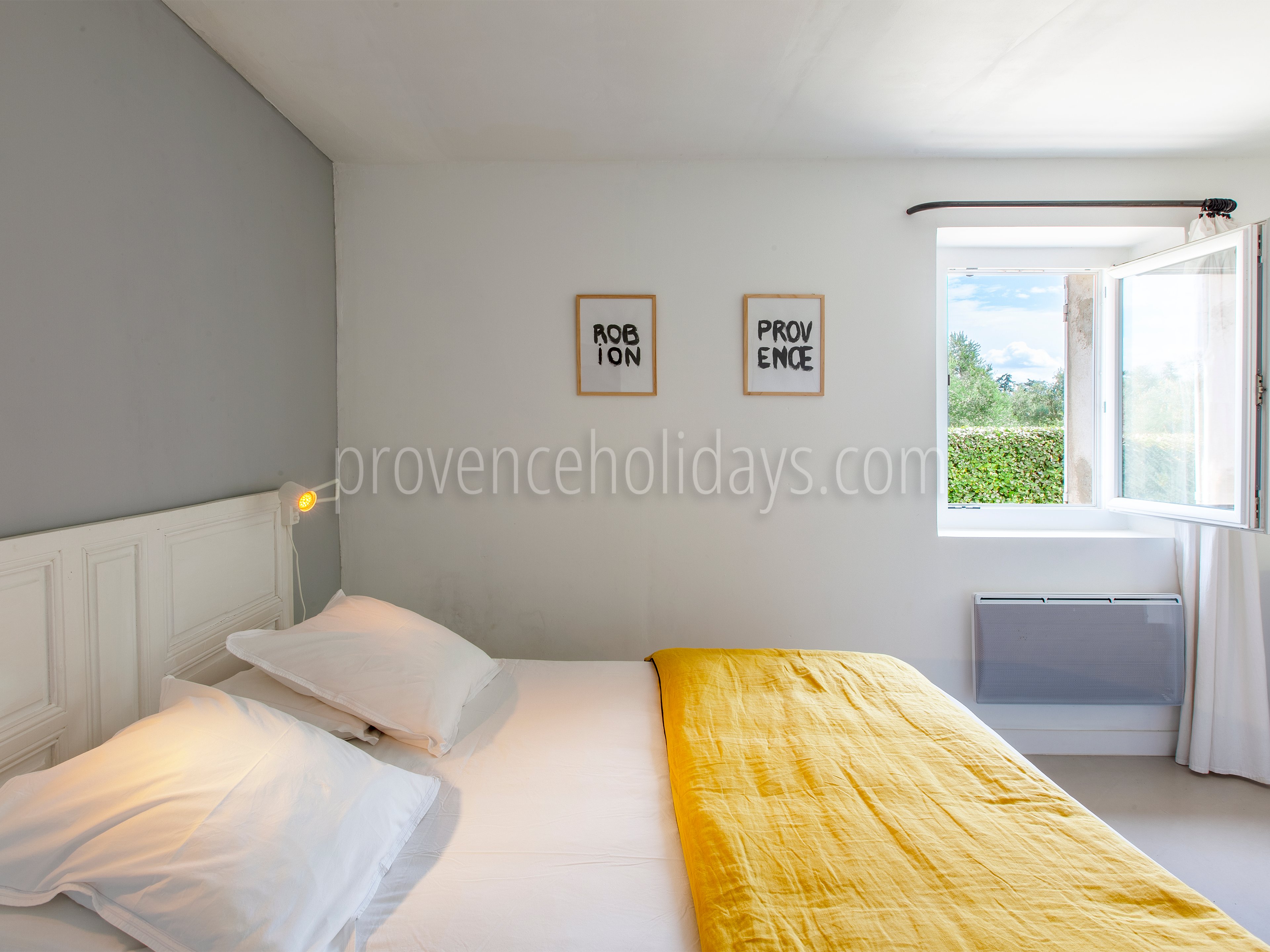 33 - Maison Robion: Villa: Bedroom