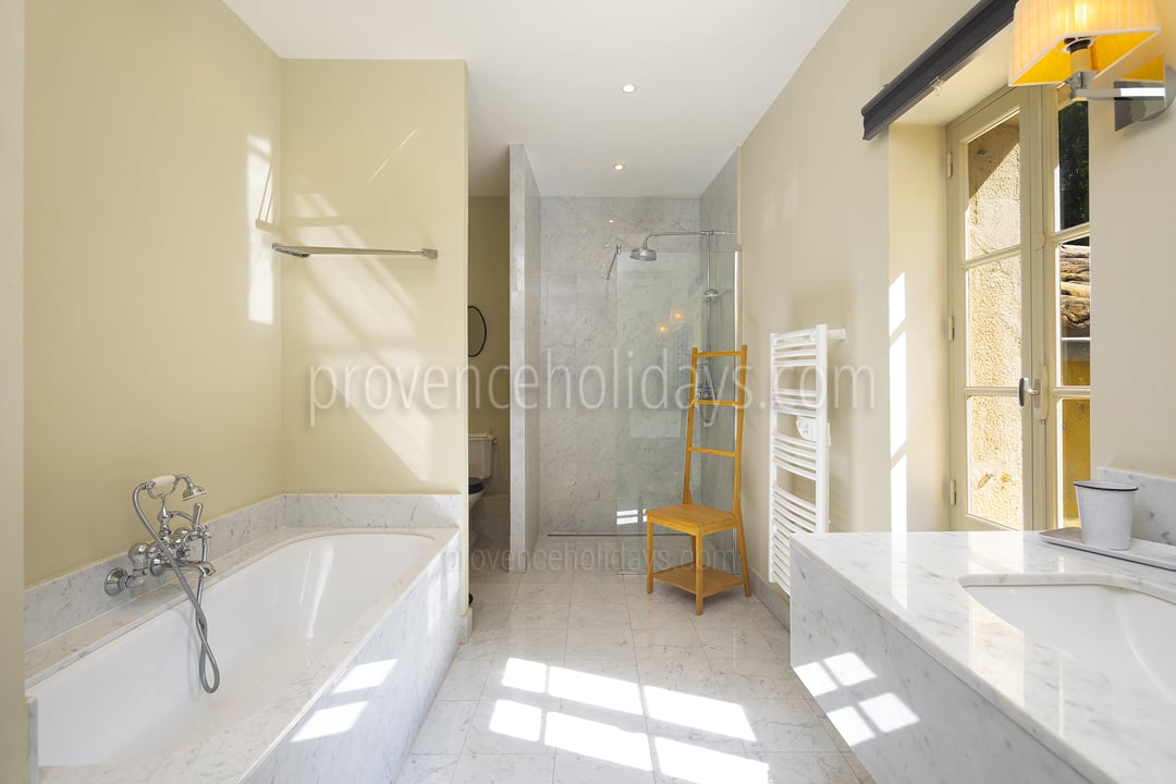 15 - Bastide Valentine: Villa: Bathroom