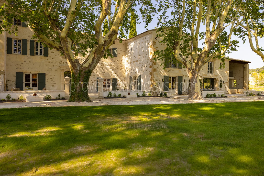29 - Bastide Mouriès: Villa: Exterior