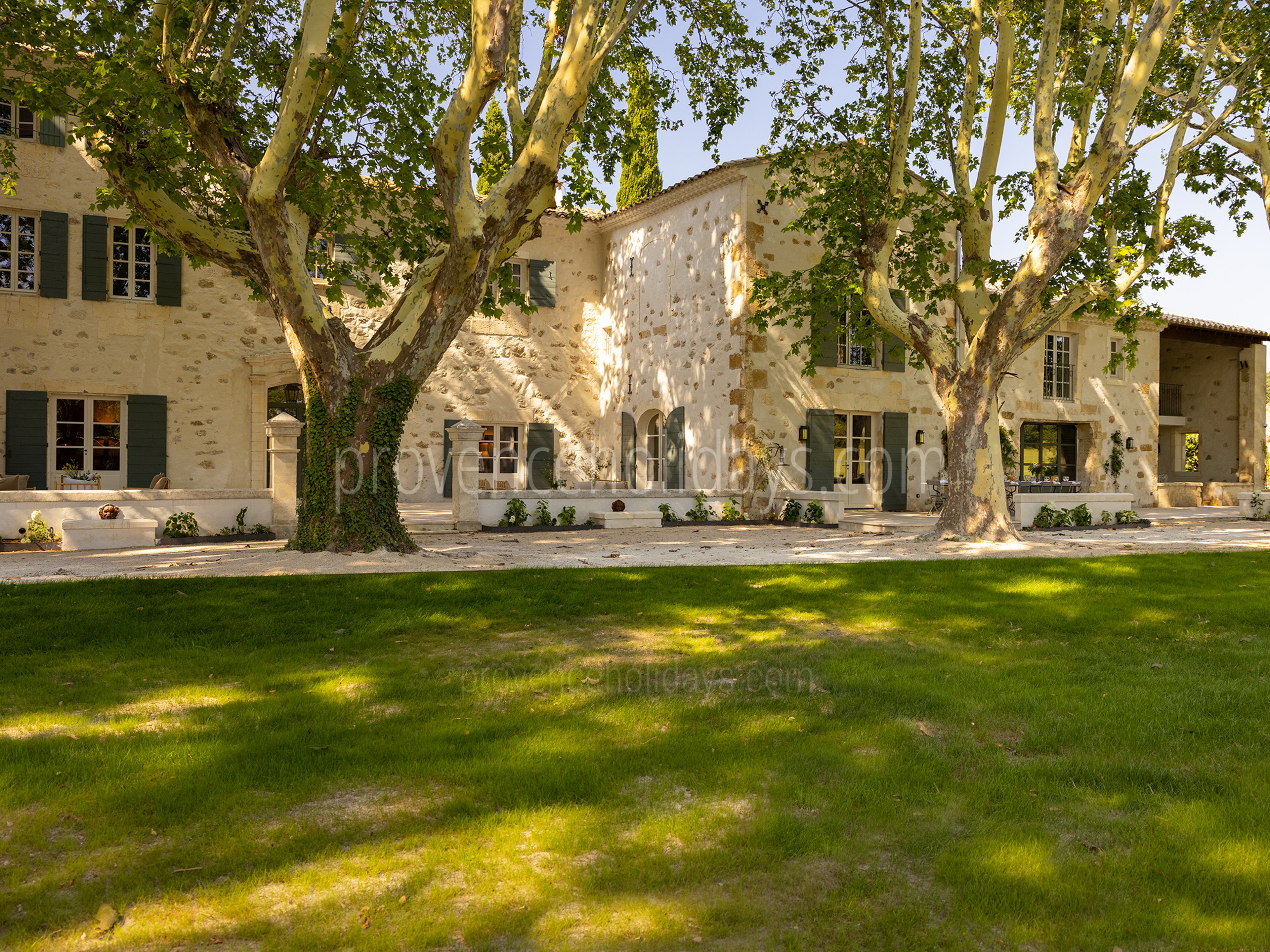 29 - Bastide Mouriès: Villa: Exterior
