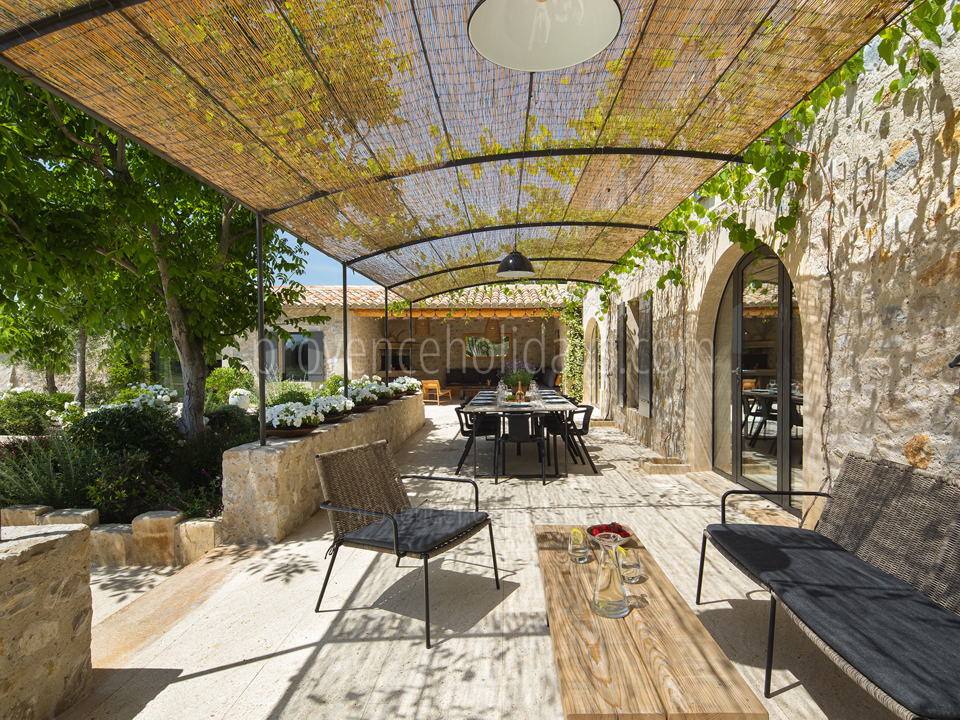 5 - Mas des Cerisiers: Villa: Exterior