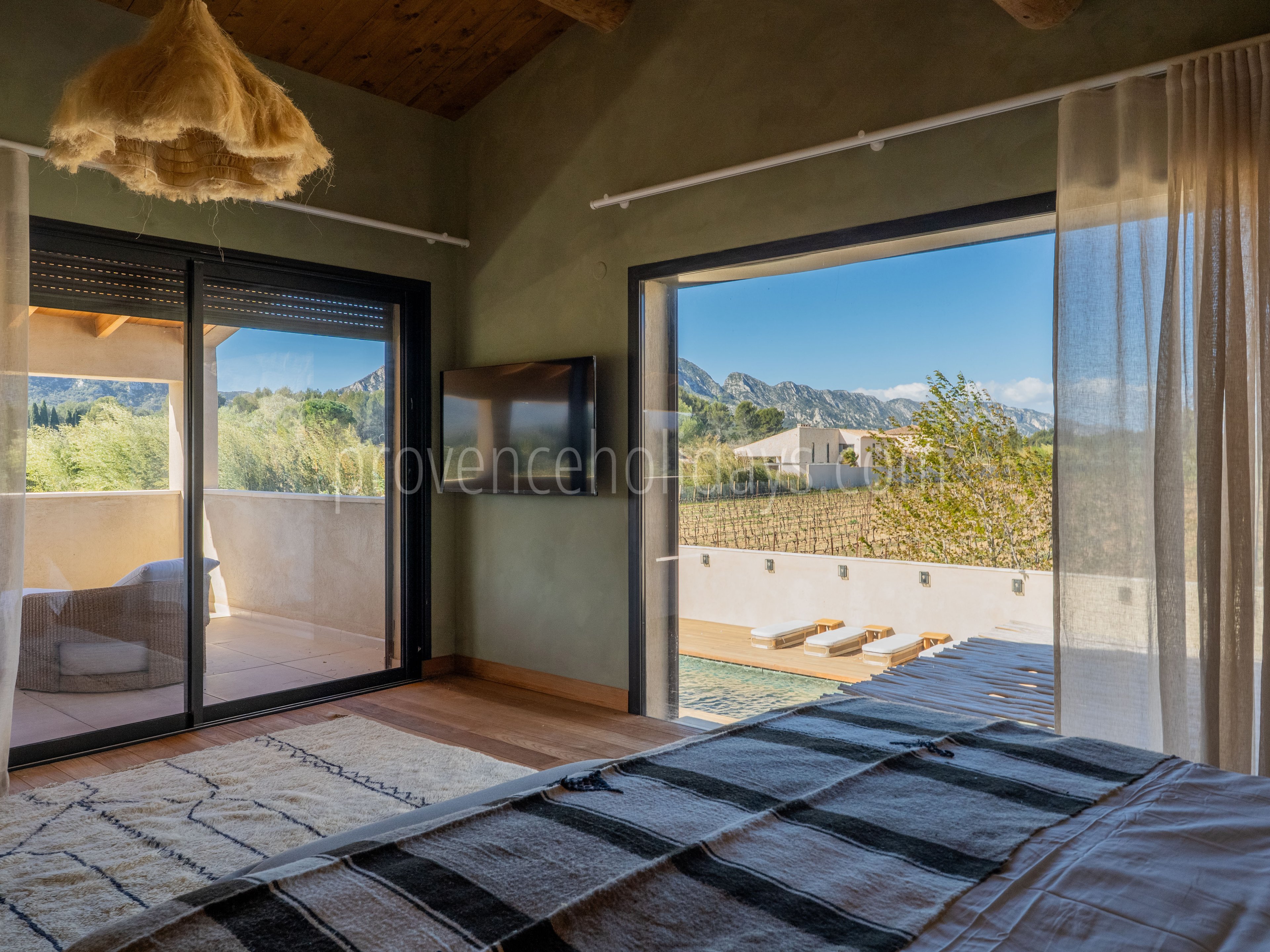 11 - Les Jardins des Alpilles: Villa: Bedroom