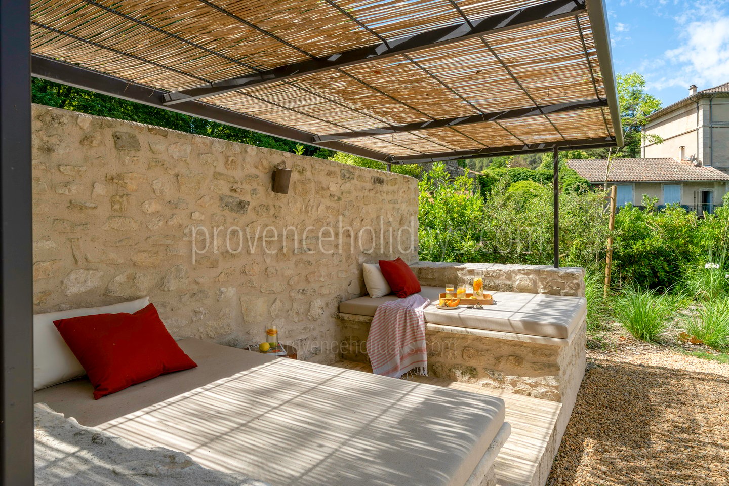 13 - Domaine de la Sorgue: Villa: Exterior