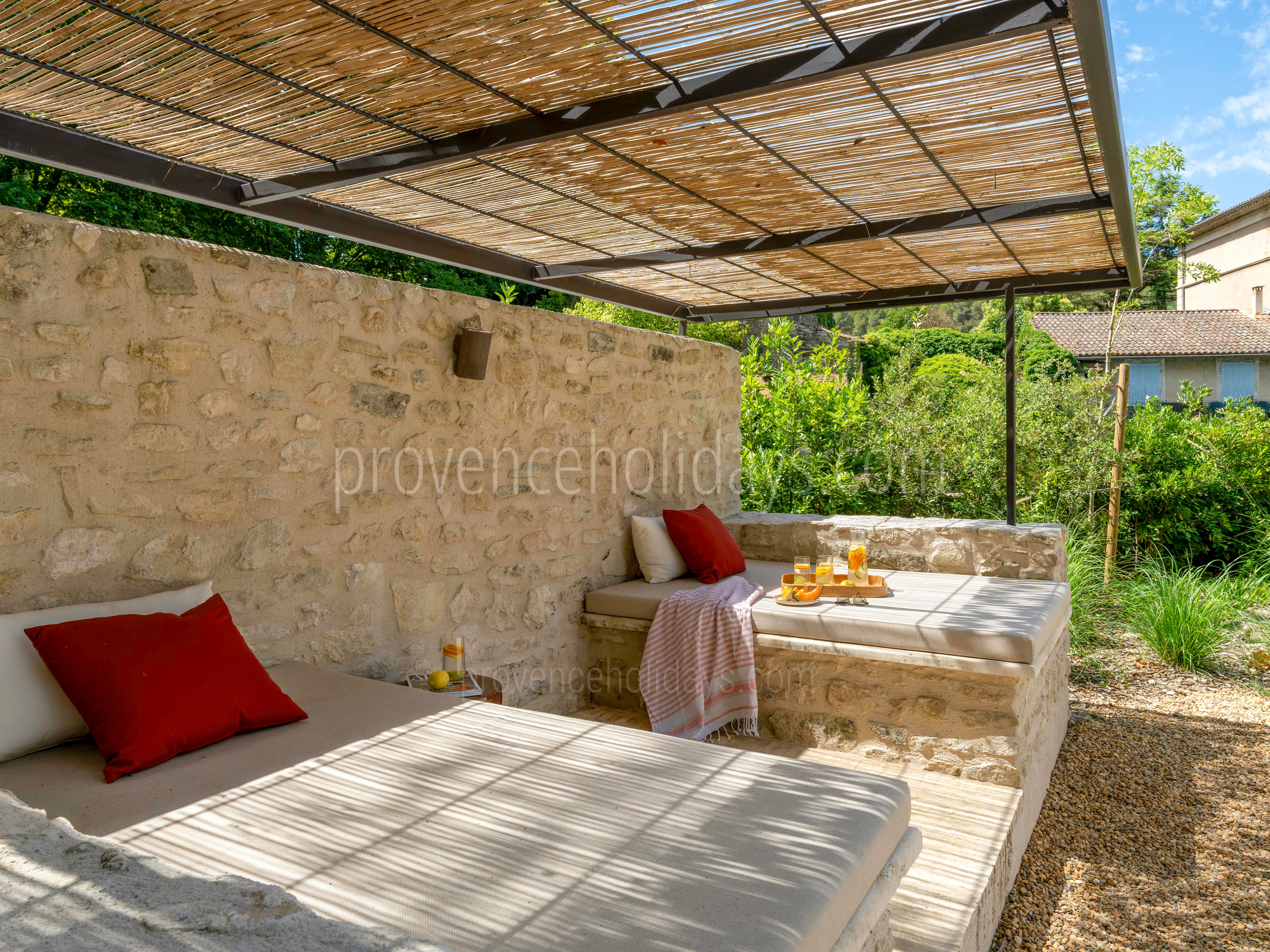 13 - Domaine de la Sorgue: Villa: Exterior