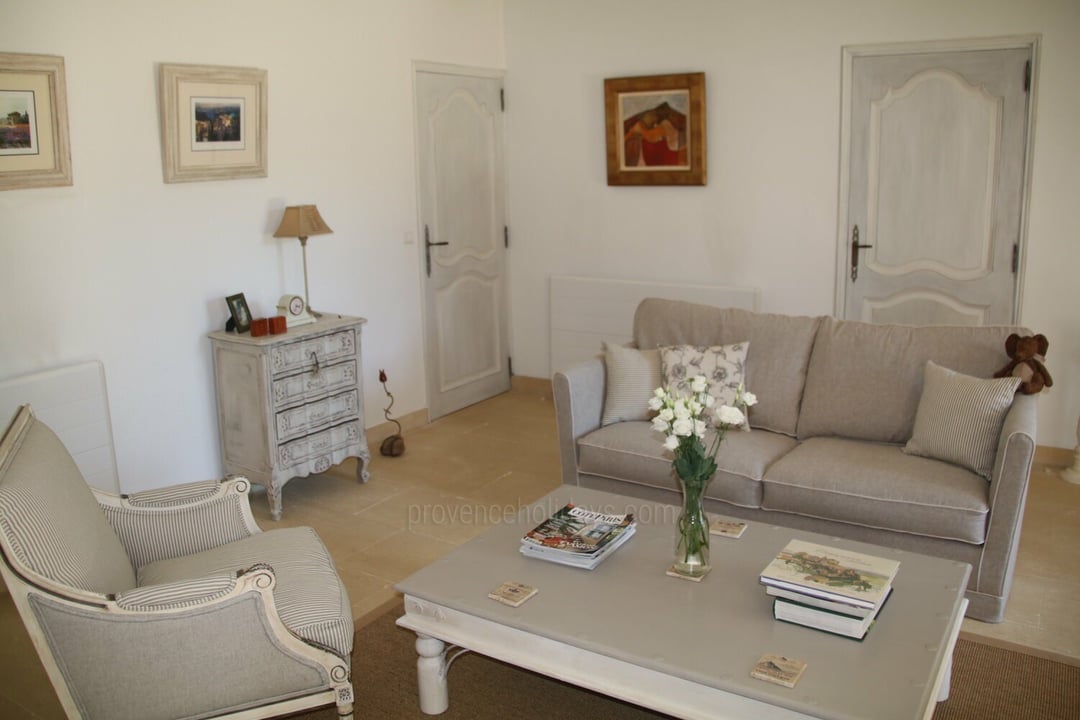 19 - Villa Lacoste: Villa: Interior