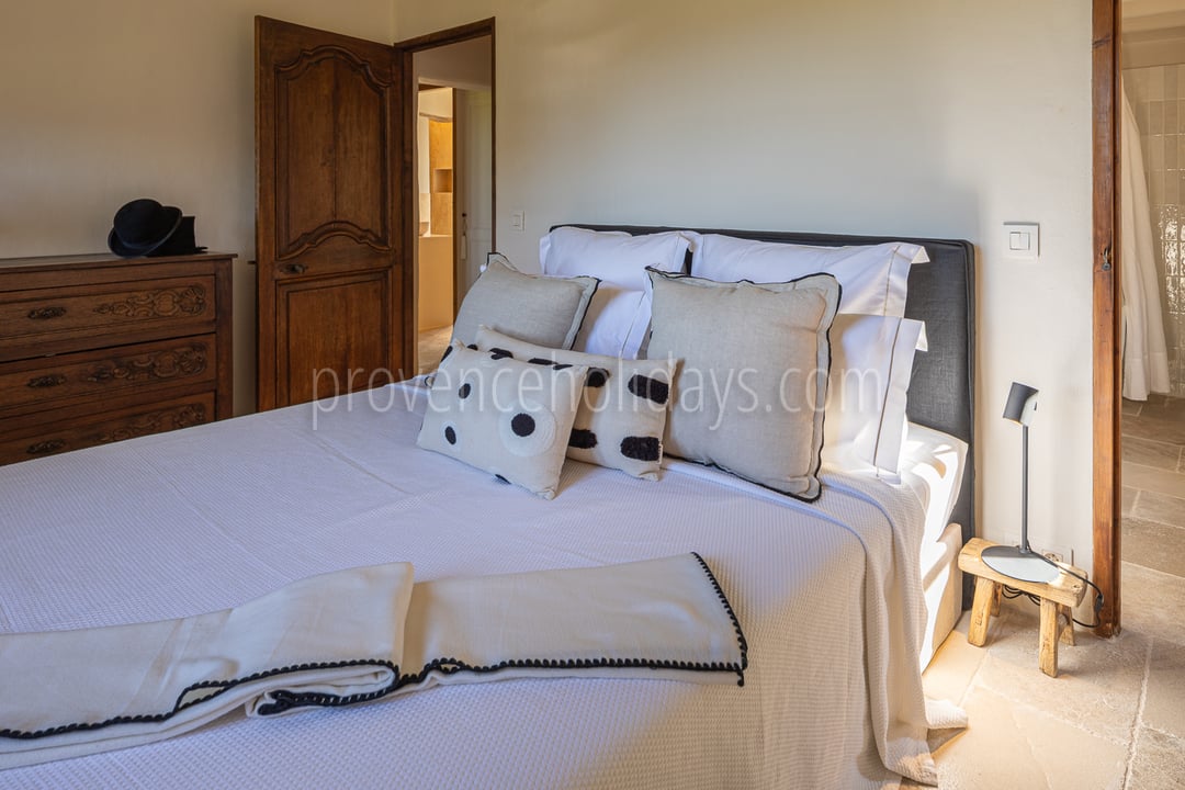 28 - Le Mazet des Collines: Villa: Bedroom