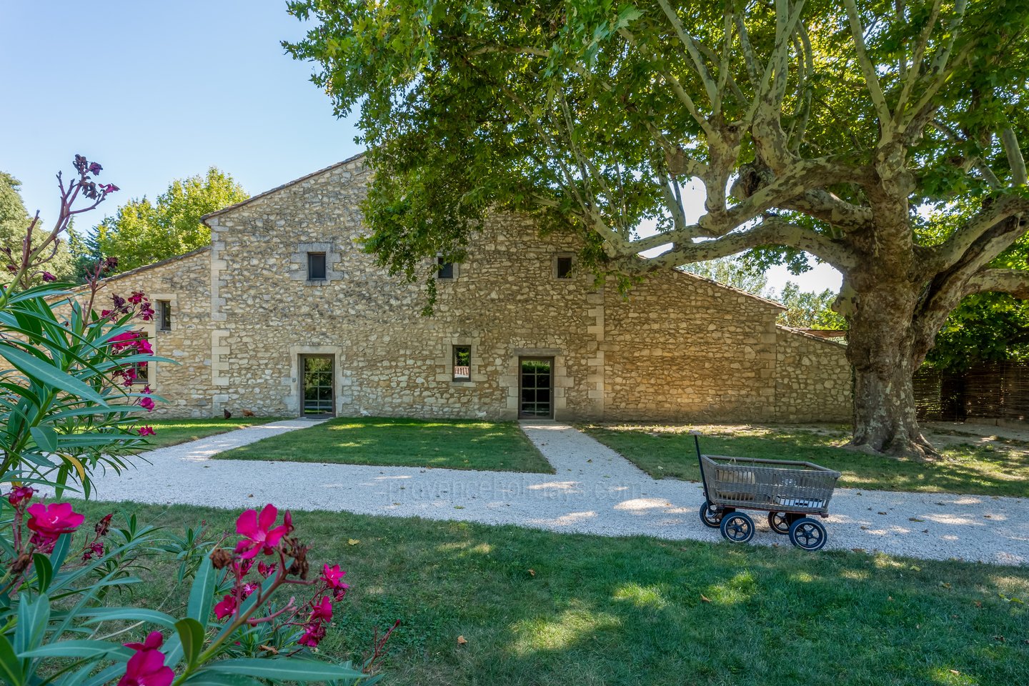 12 - Le Mas Dürer: Villa: Exterior