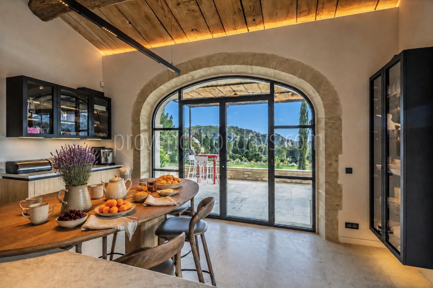 56 - Le Loup des Alpilles: Villa: Interior