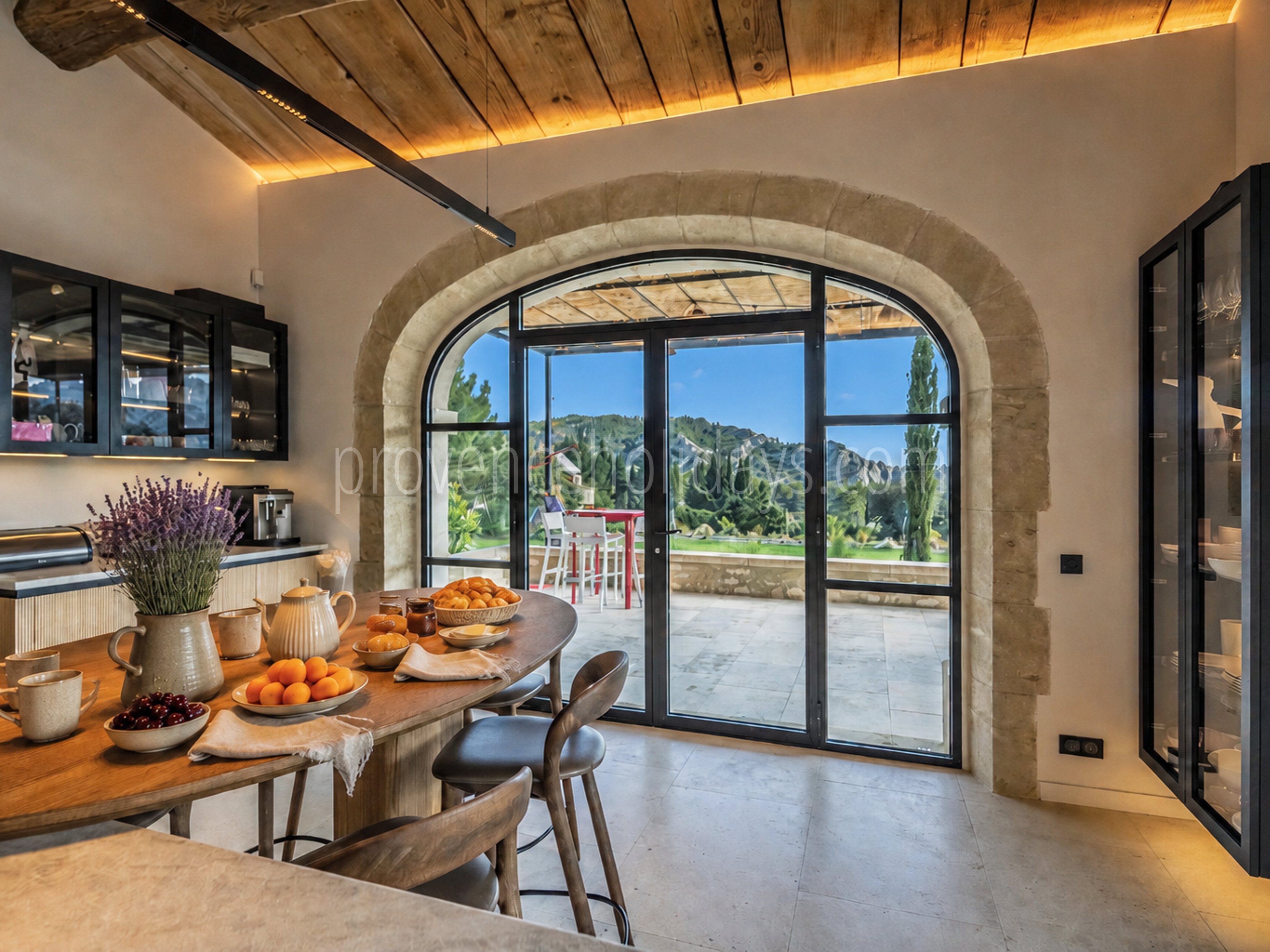 56 - Le Loup des Alpilles: Villa: Interior