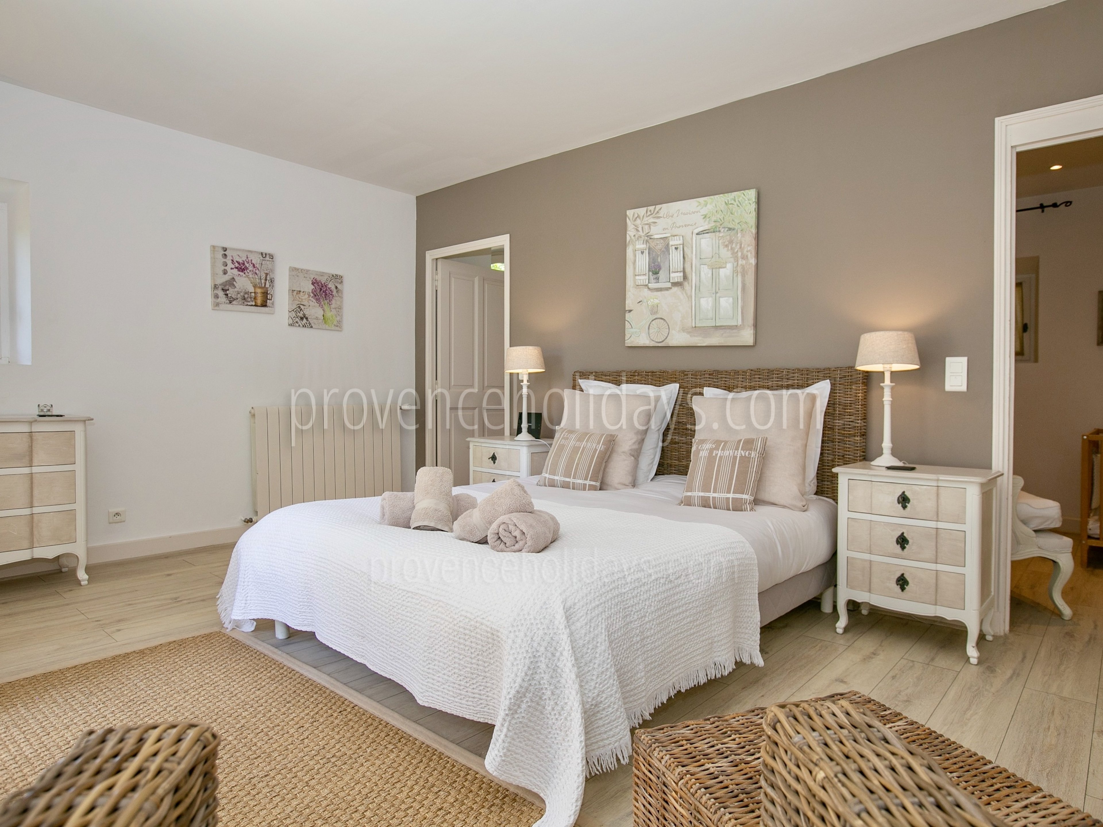 18 - Les Oliviers: Villa: Bedroom - 1 Master room first floor west side with adjacent room with a twin bed and a separate toilet