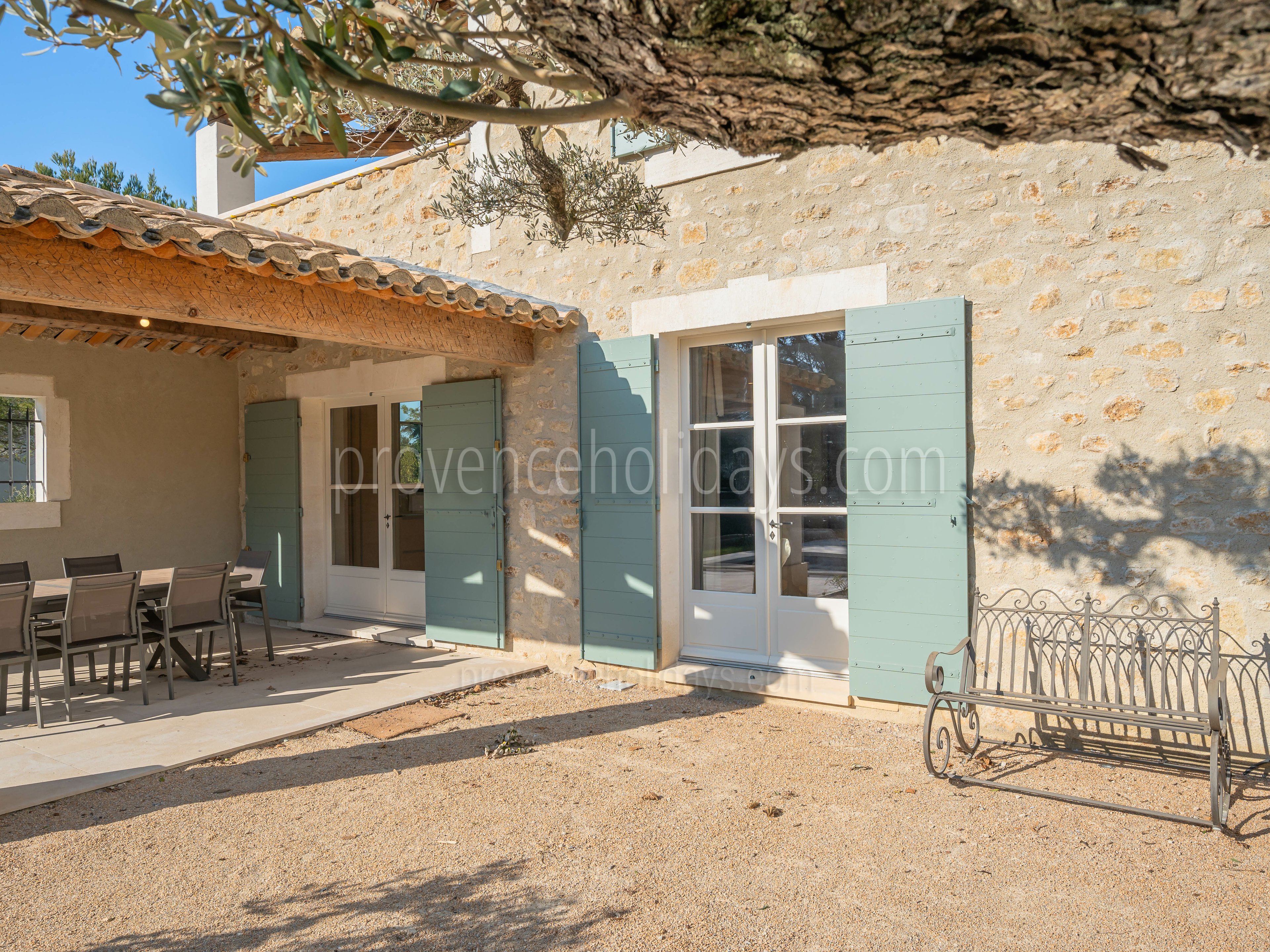 42 - Mas Lucie: Villa: Exterior