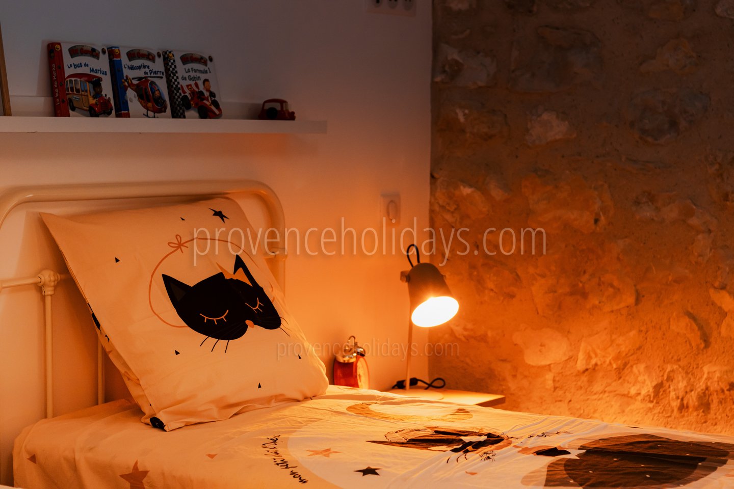 76 - Mas des Pommiers: Villa: Bedroom