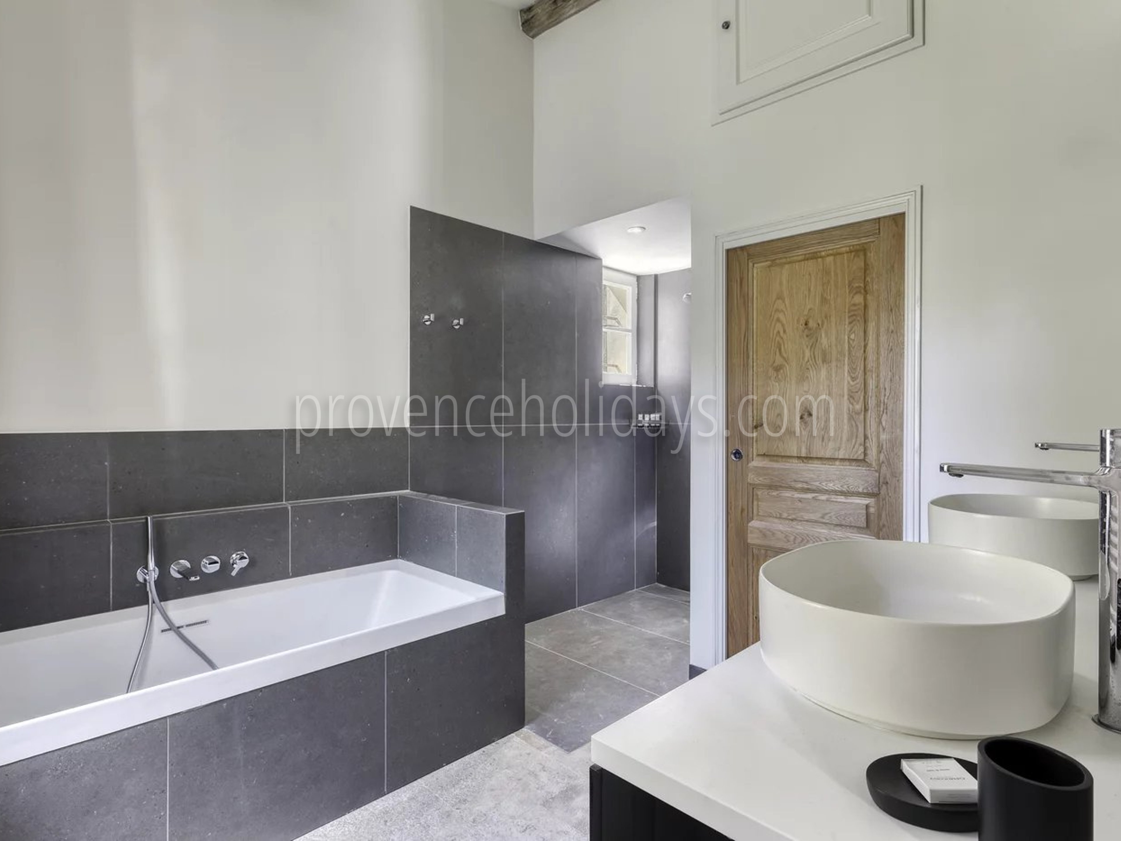 21 - Renovated mas, Ramatuelle: Villa: Bathroom