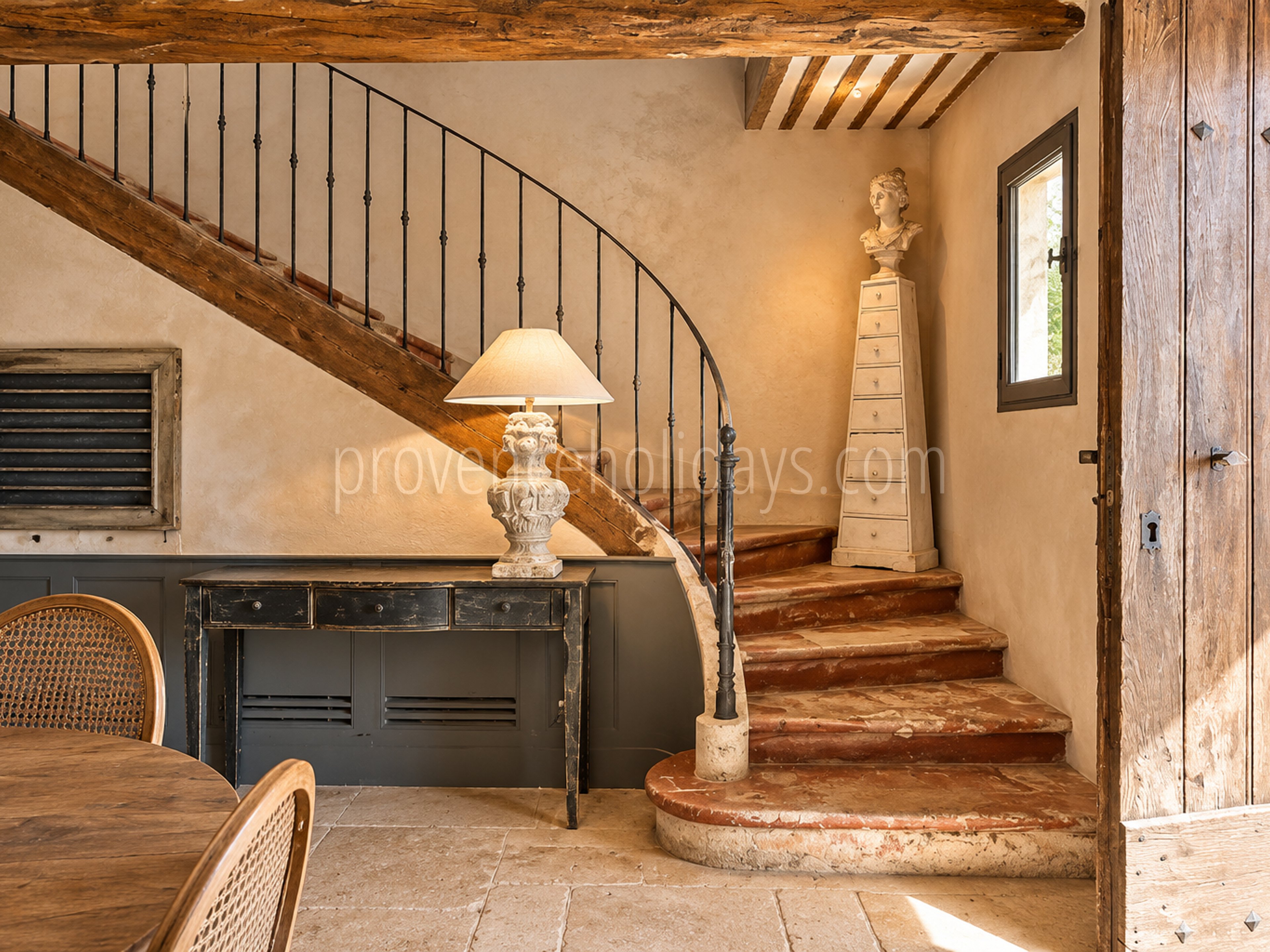 18 - Mas de Beaumes: Villa: Interior