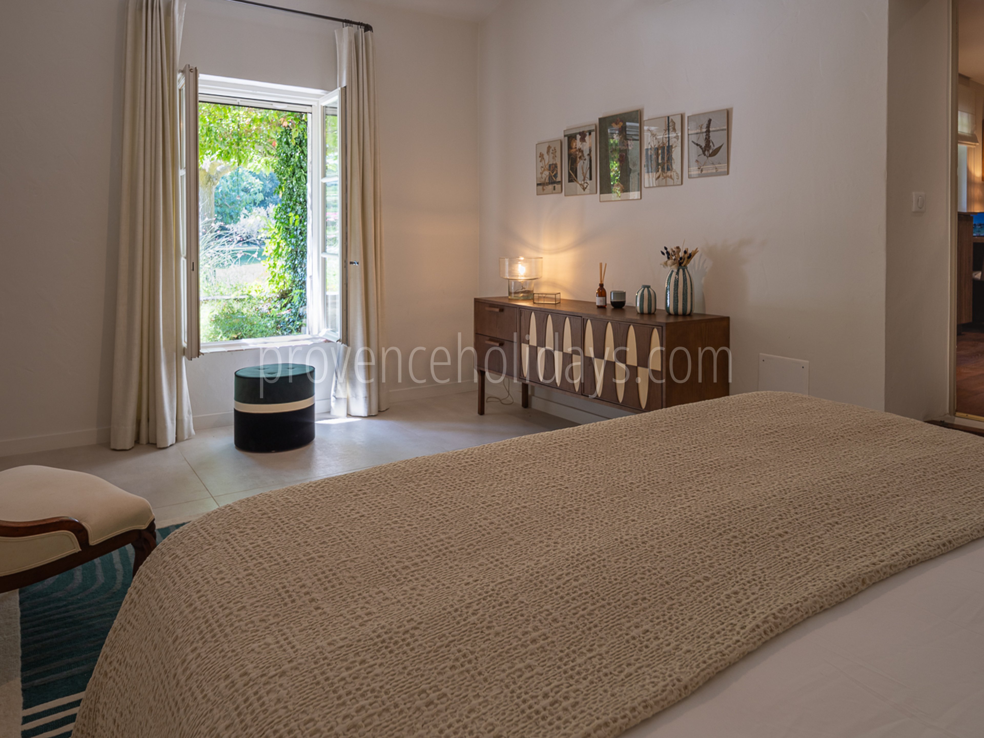 19 - Le Mas des Magnans: Villa: Bedroom