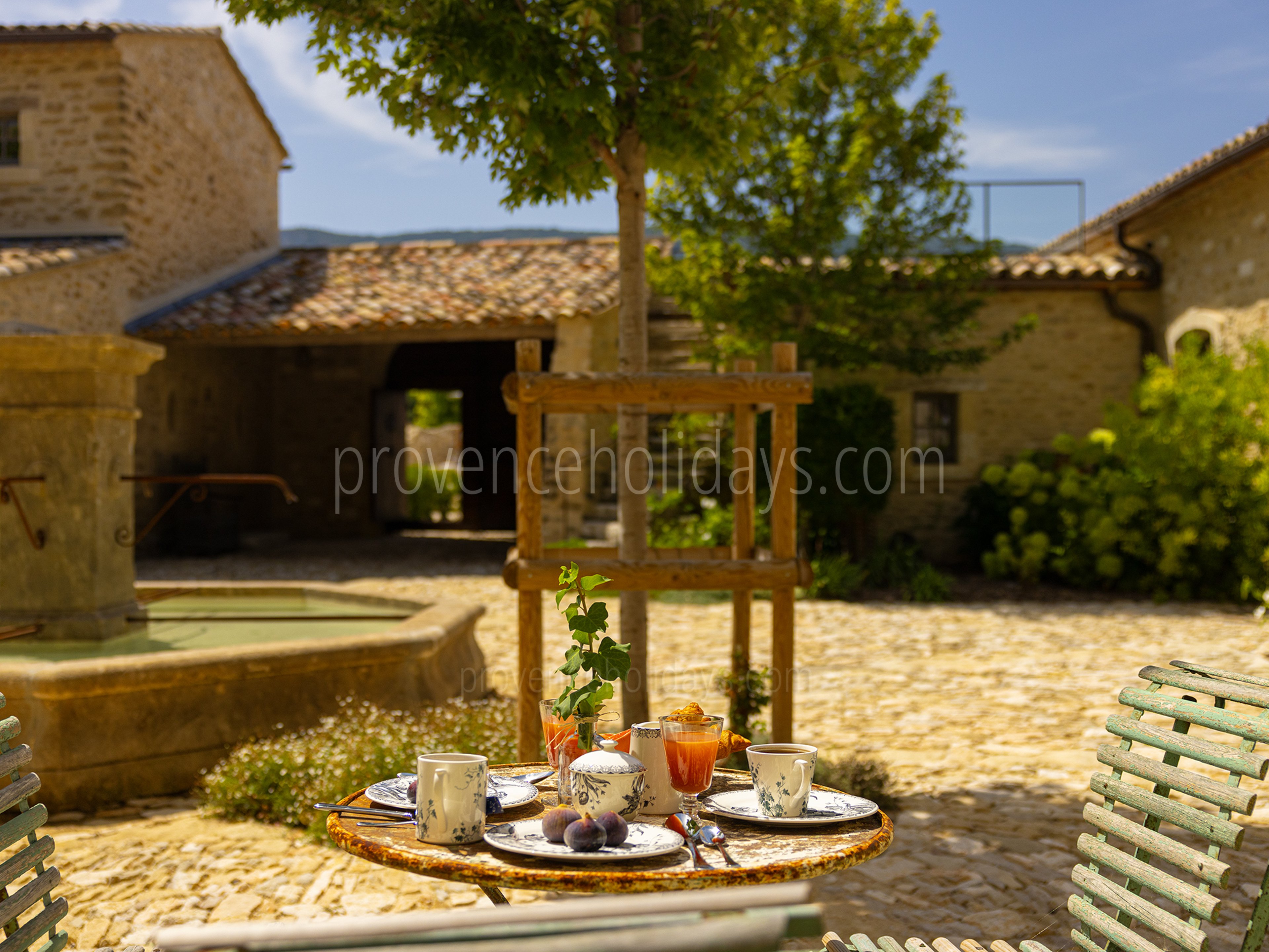 57 - Grand Mas d\'Oppède: Villa: Exterior