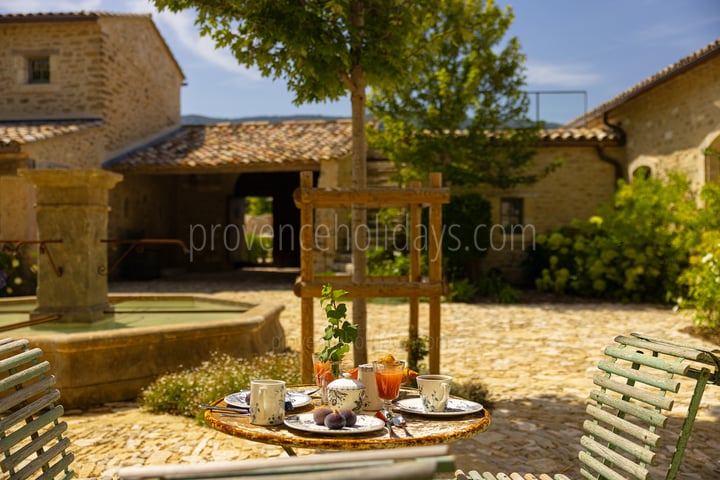 57 - Grand Mas d\'Oppède: Villa: Exterior