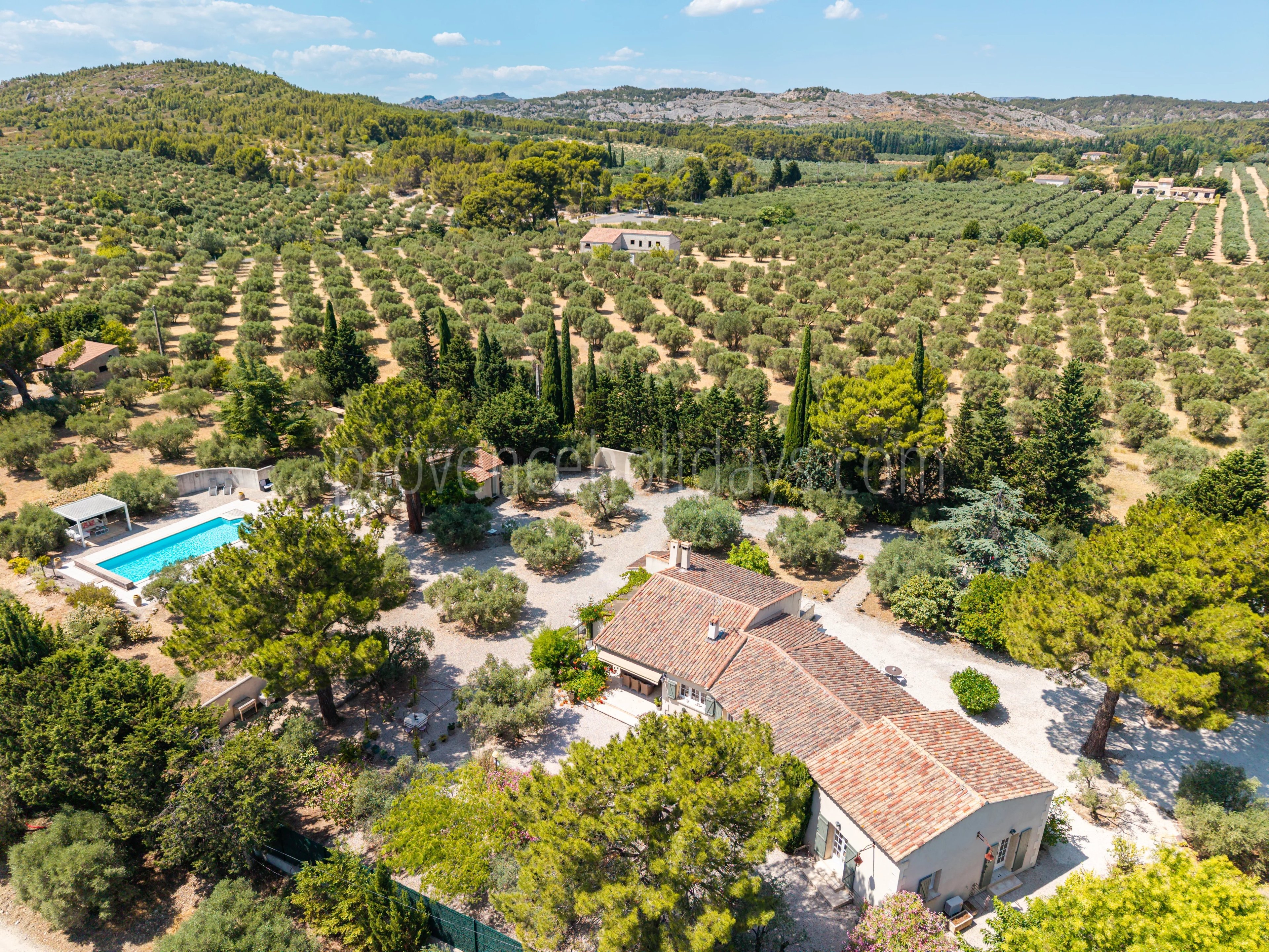 3 - Villa with outbuildings in Mouriès: Villa: Exterior