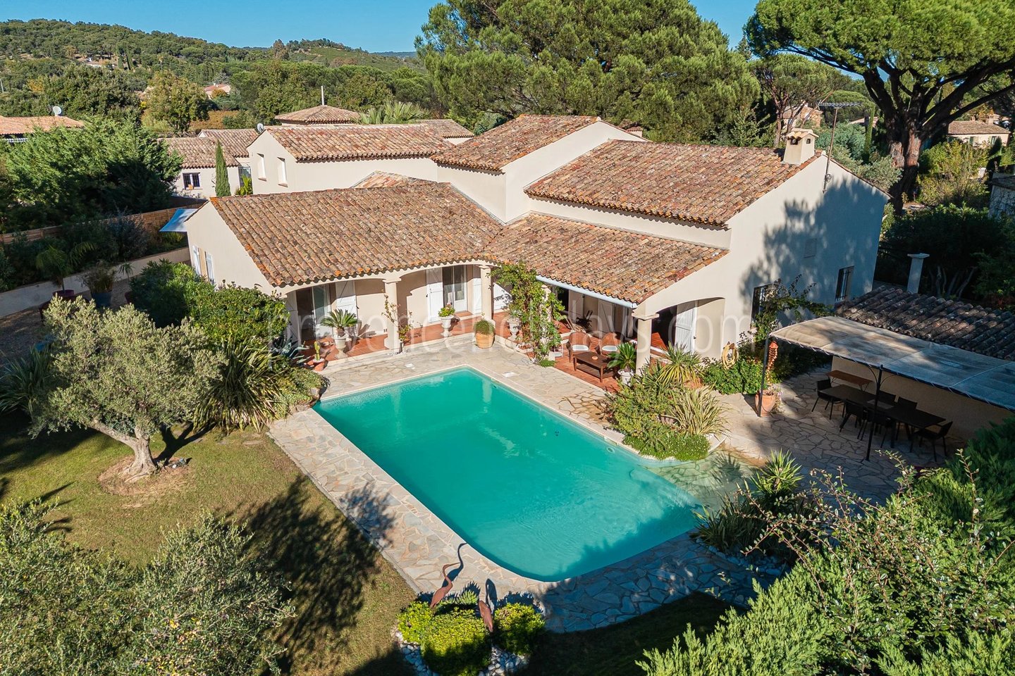 24 - Villa met gastenverblijf in Grimaud: Villa: Exterior