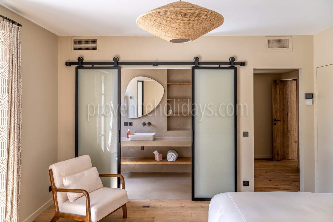 148 - Le Loup des Alpilles: Villa: Bedroom