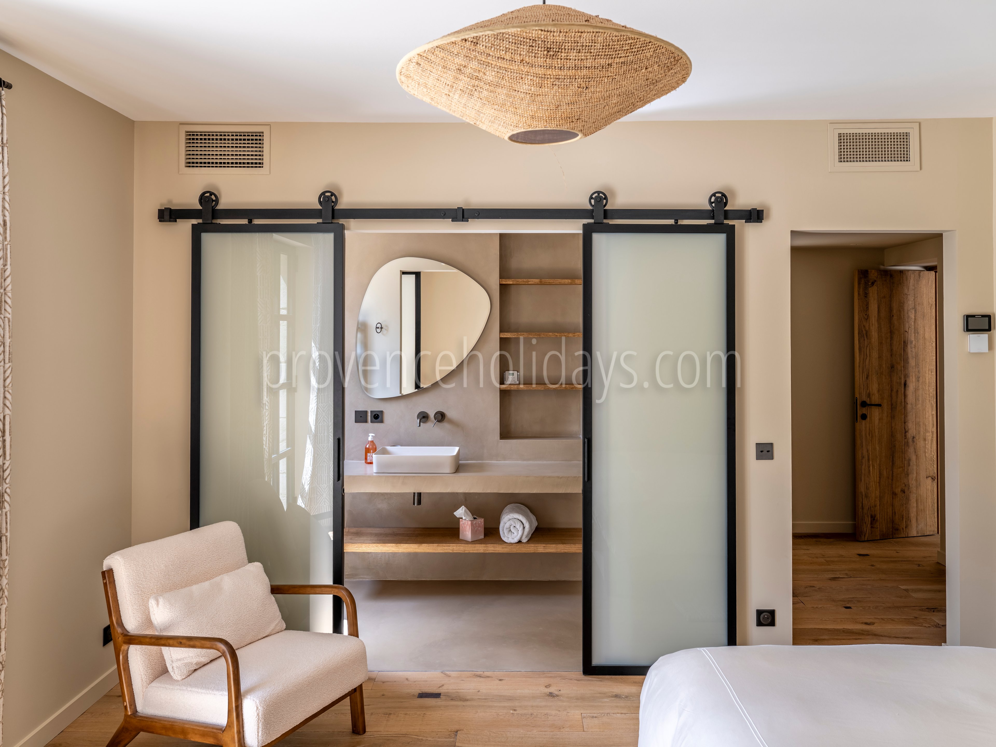 148 - Le Loup des Alpilles: Villa: Bedroom