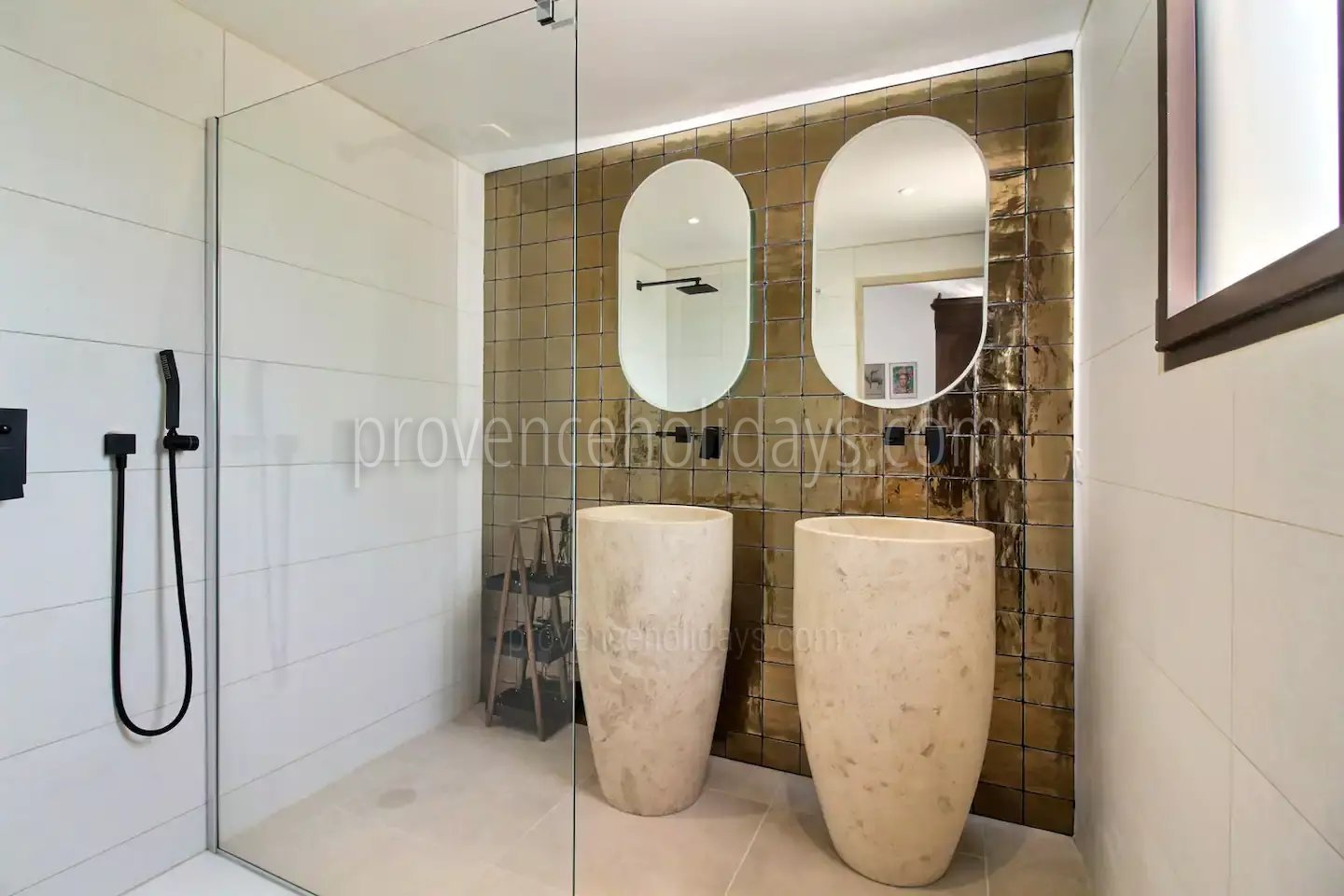 25 - Maison de la Sorgue: Villa: Bathroom