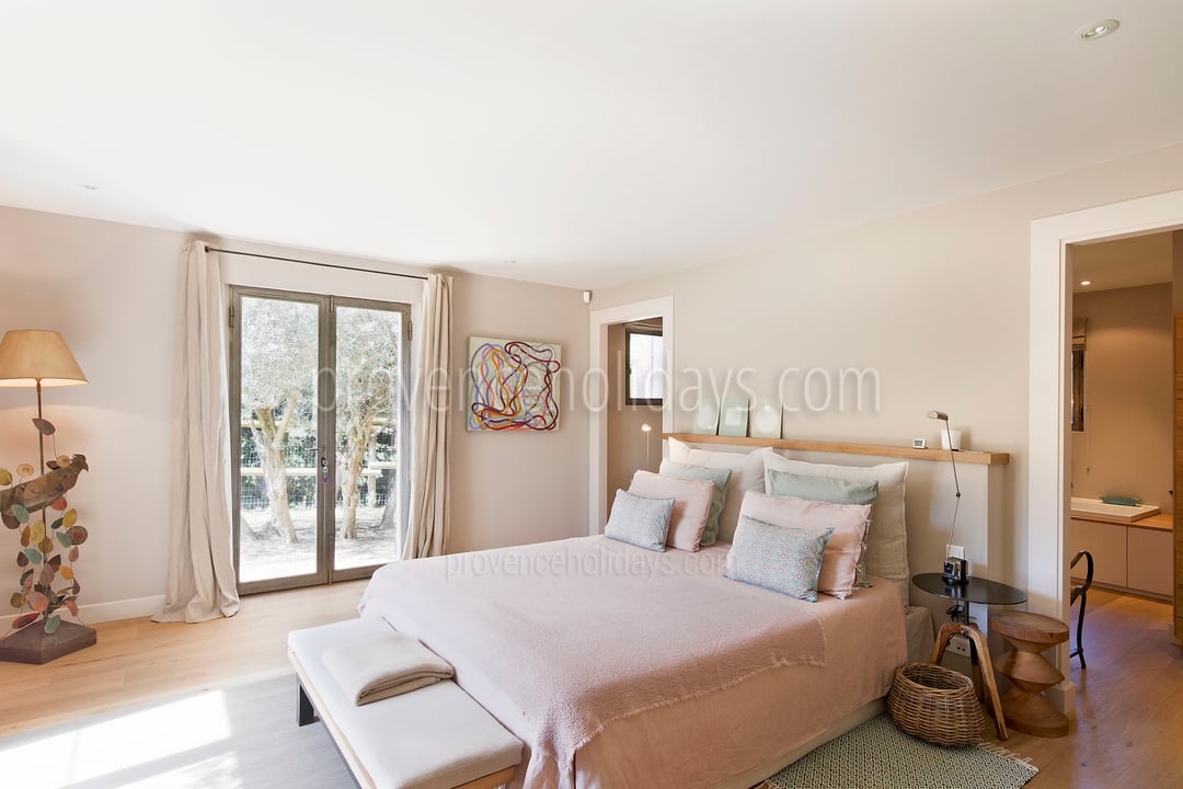 4 - Mas des Alpilles: Villa: Bedroom