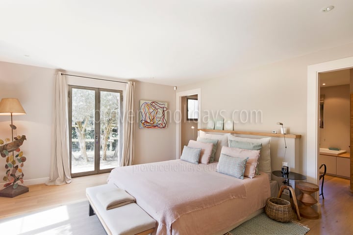 4 - Mas des Alpilles: Villa: Bedroom