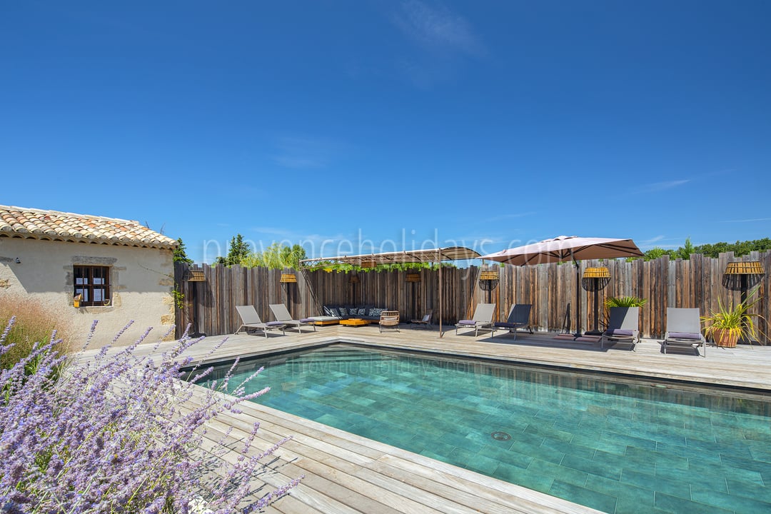 Mas provençal rénové avec piscine à Robion