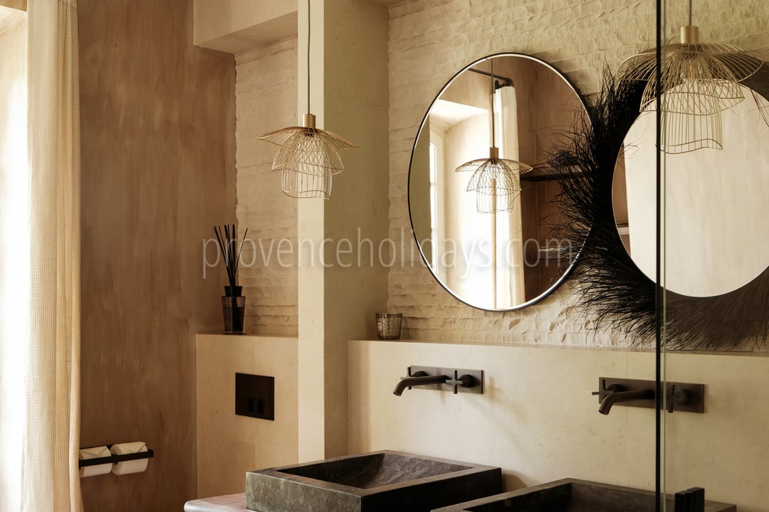 24 - Mas de Maussane: Villa: Bathroom